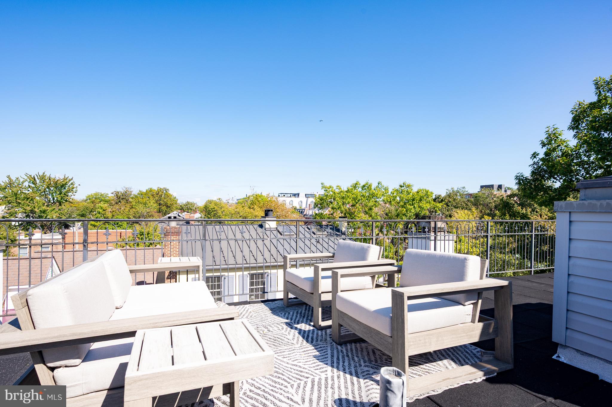 WOLFE ALLEY - Residential