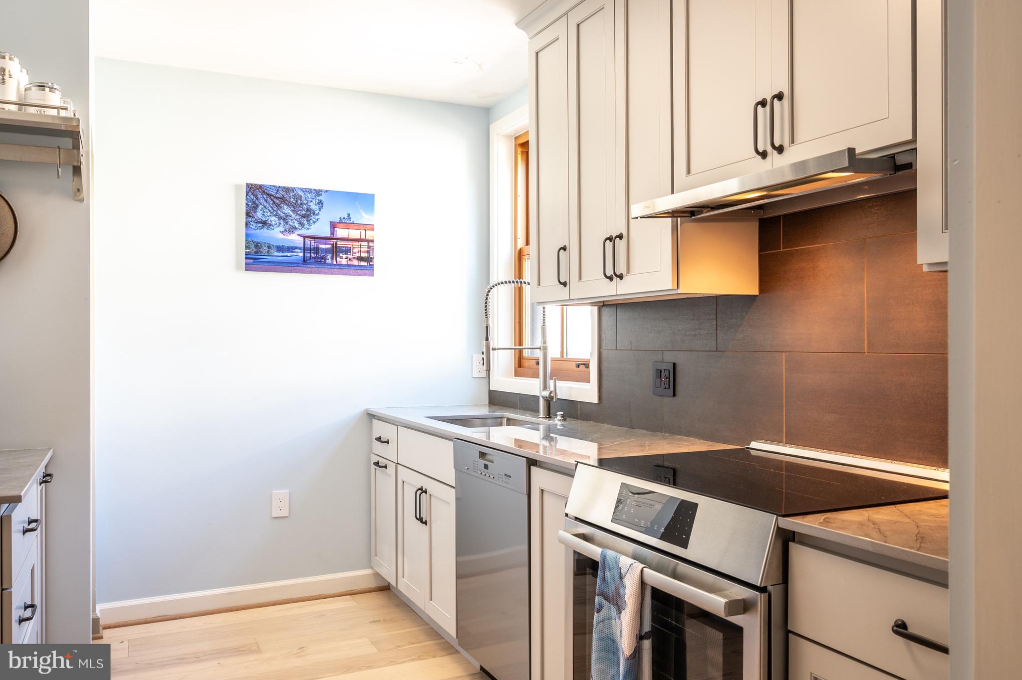 WOLFE ALLEY - Residential