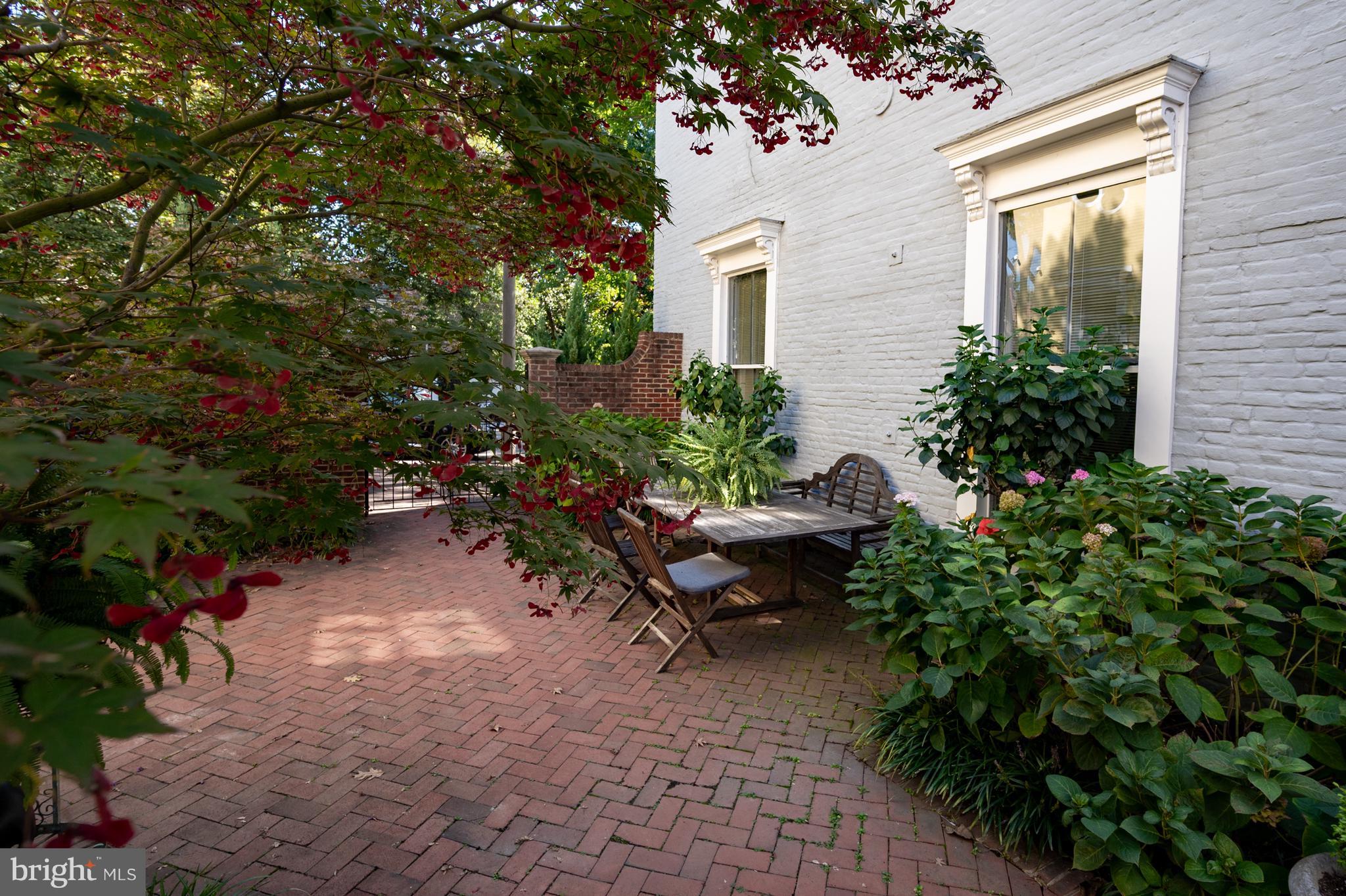 WOLFE ALLEY - Residential