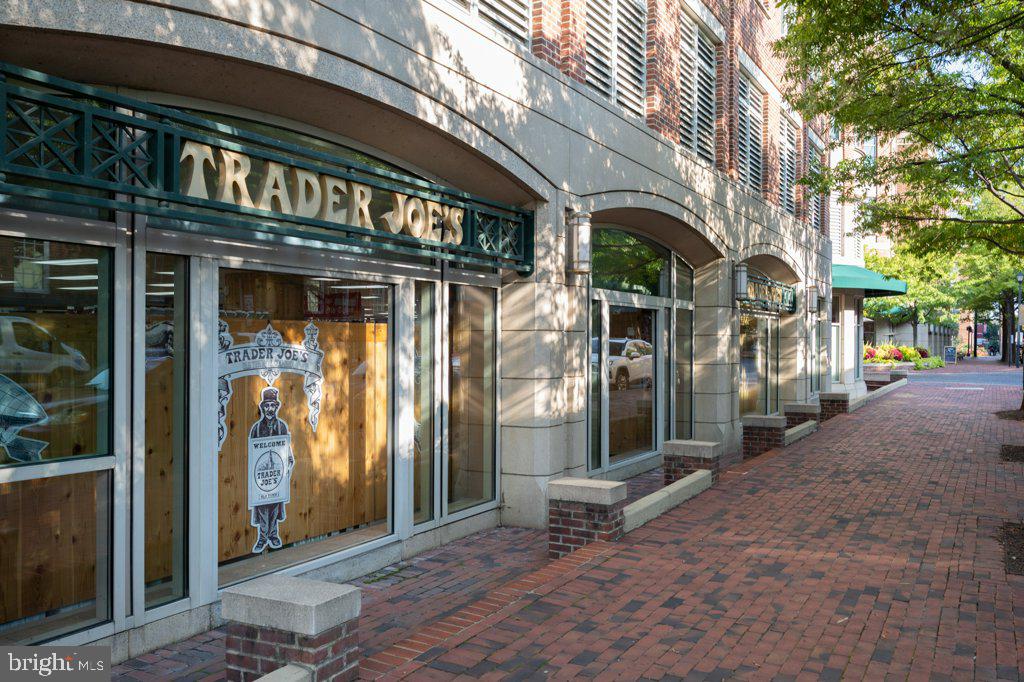 WOLFE ALLEY - Residential