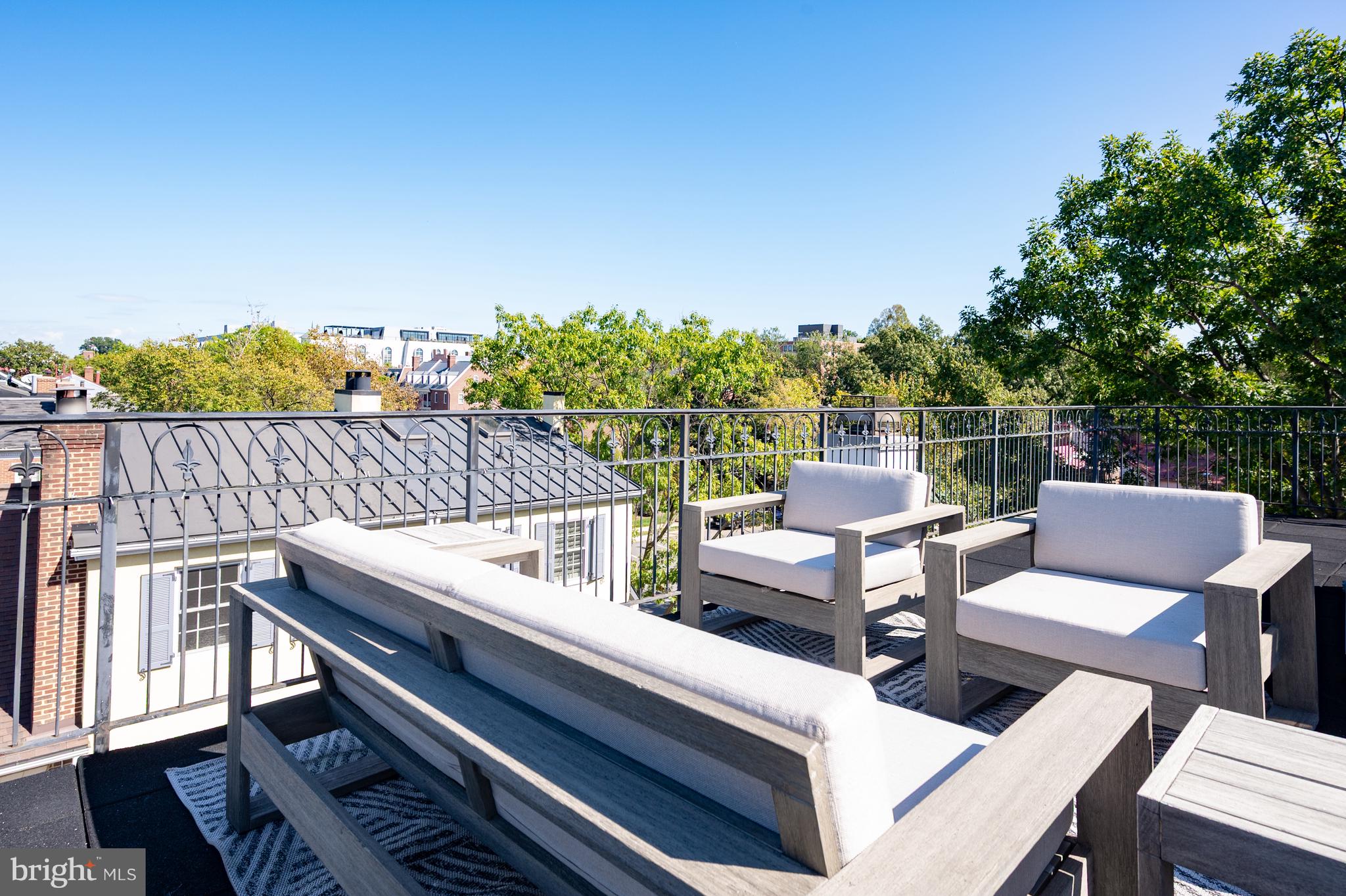 WOLFE ALLEY - Residential