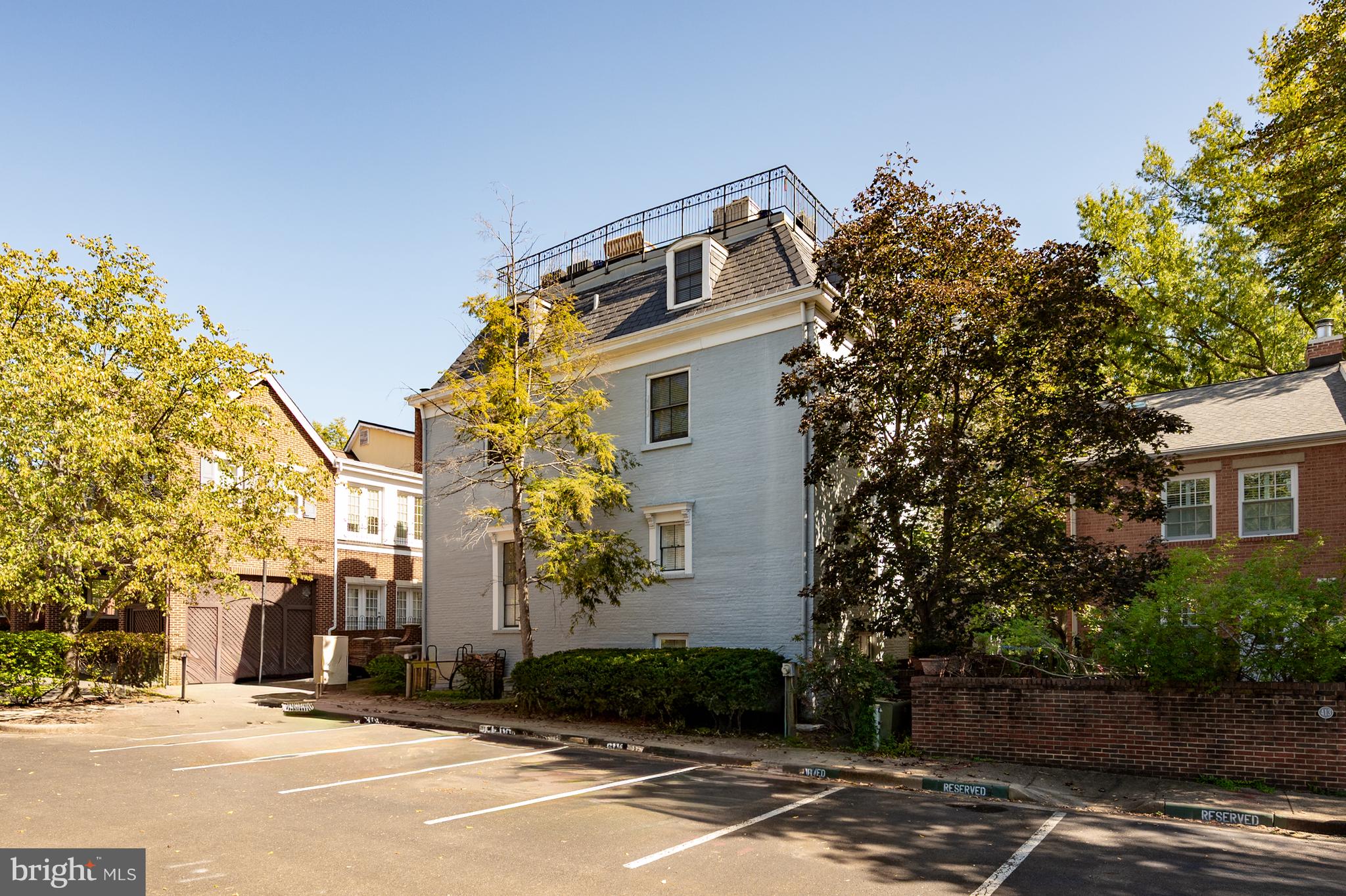 WOLFE ALLEY - Residential