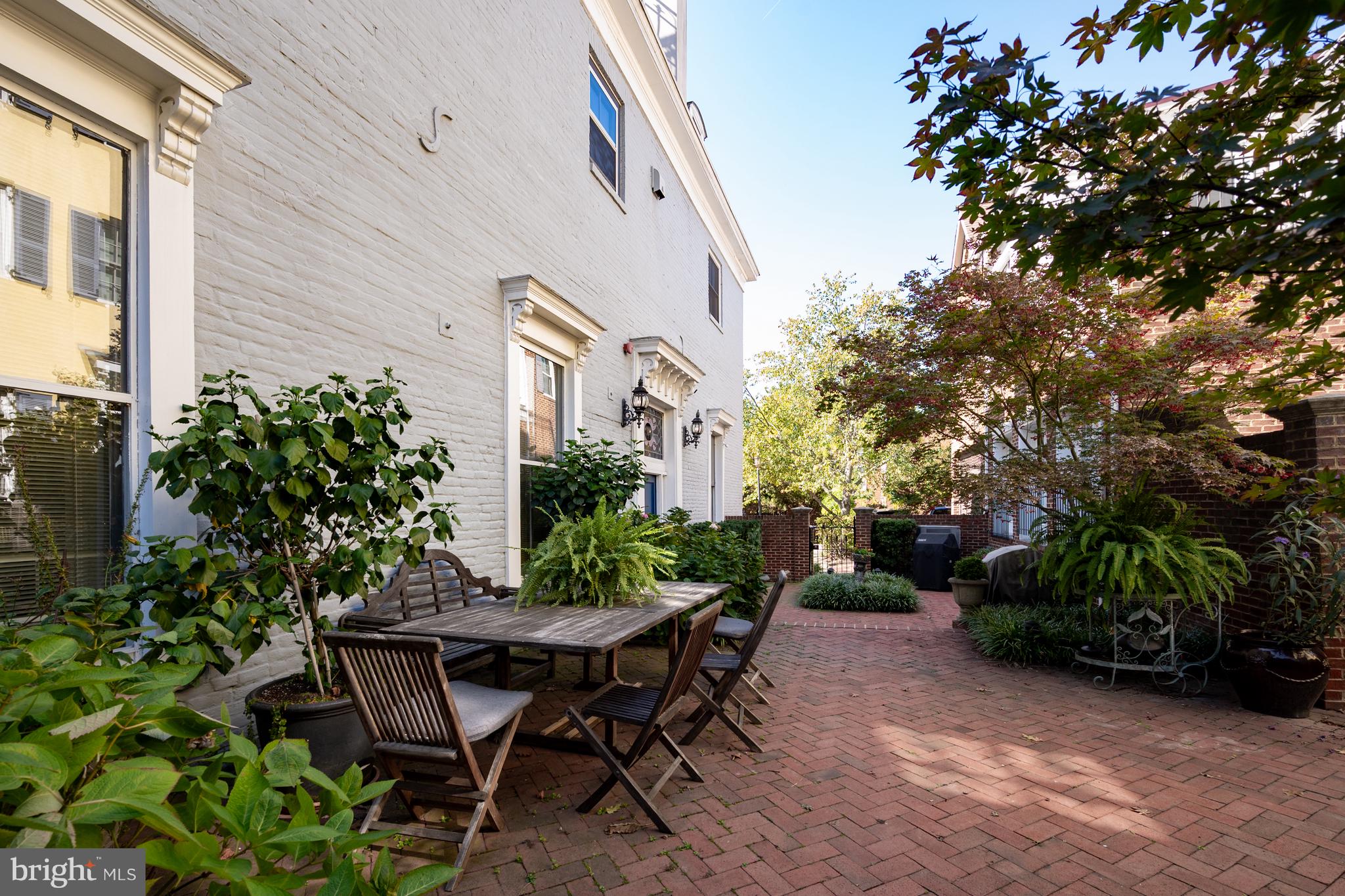 WOLFE ALLEY - Residential