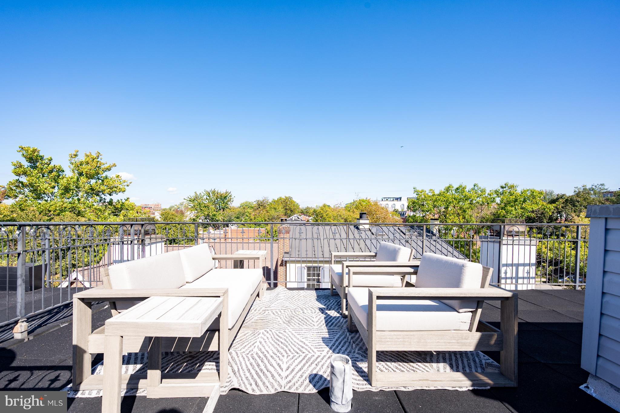 WOLFE ALLEY - Residential