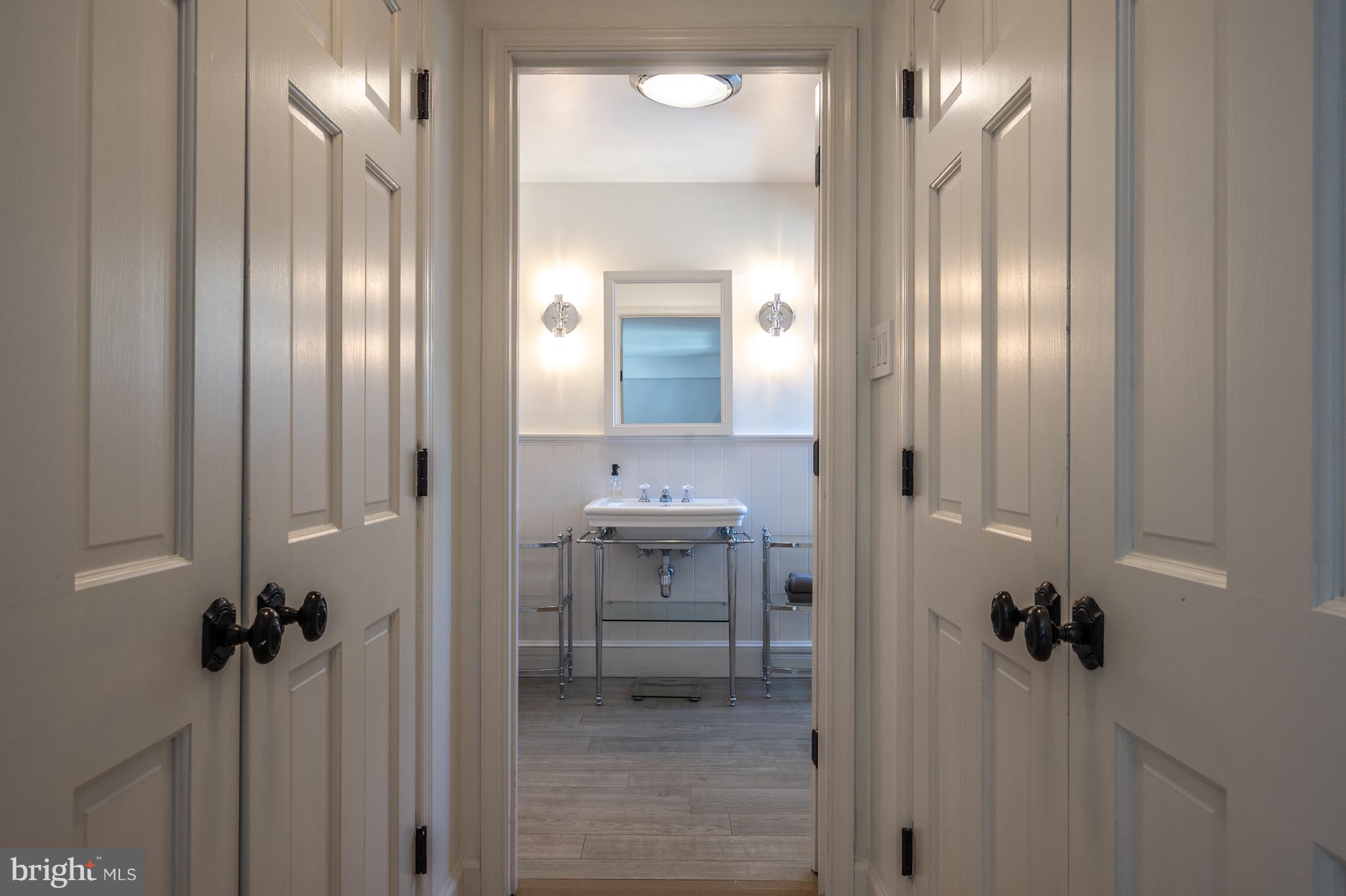 WOLFE ALLEY - Residential