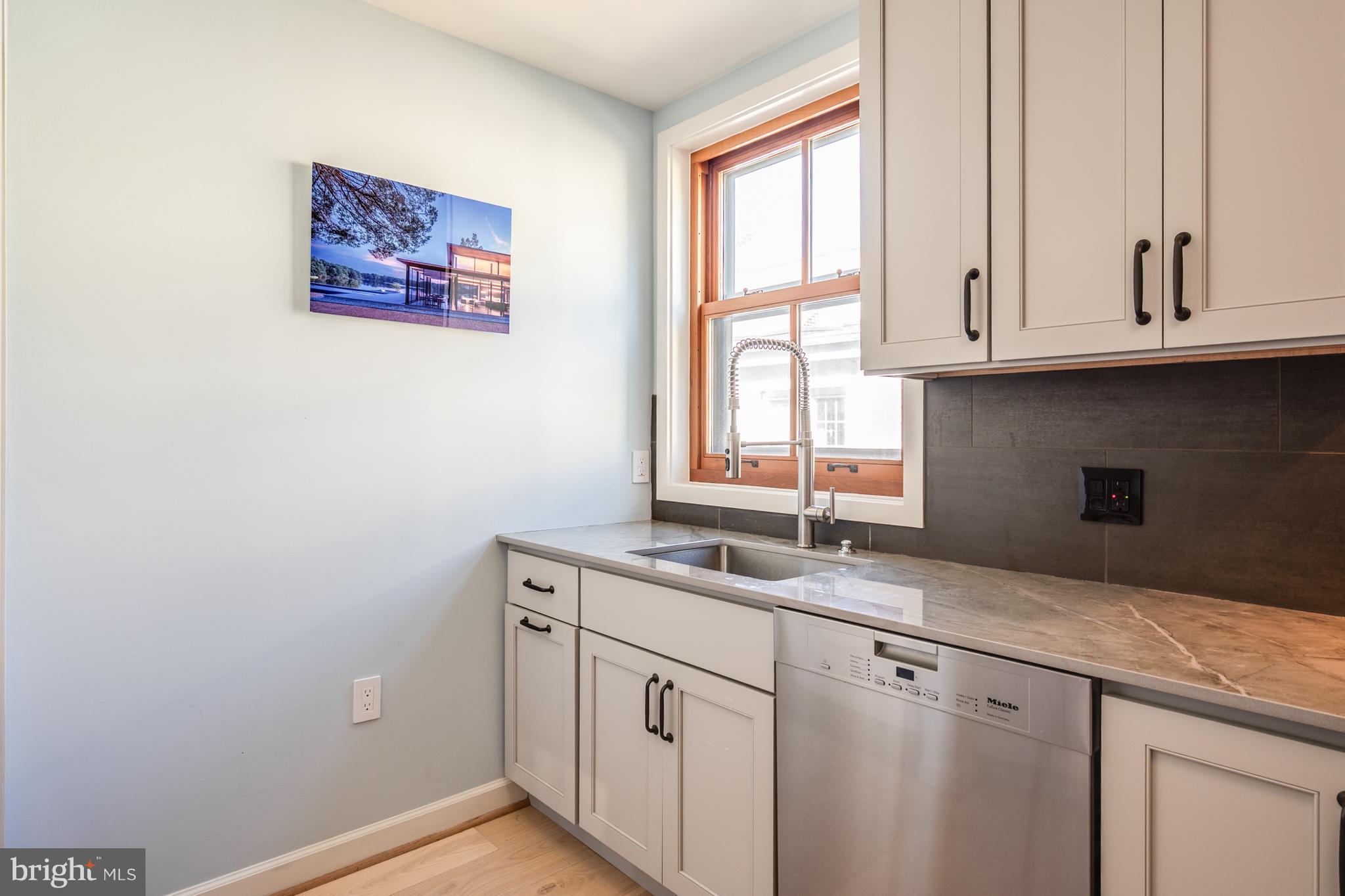 WOLFE ALLEY - Residential