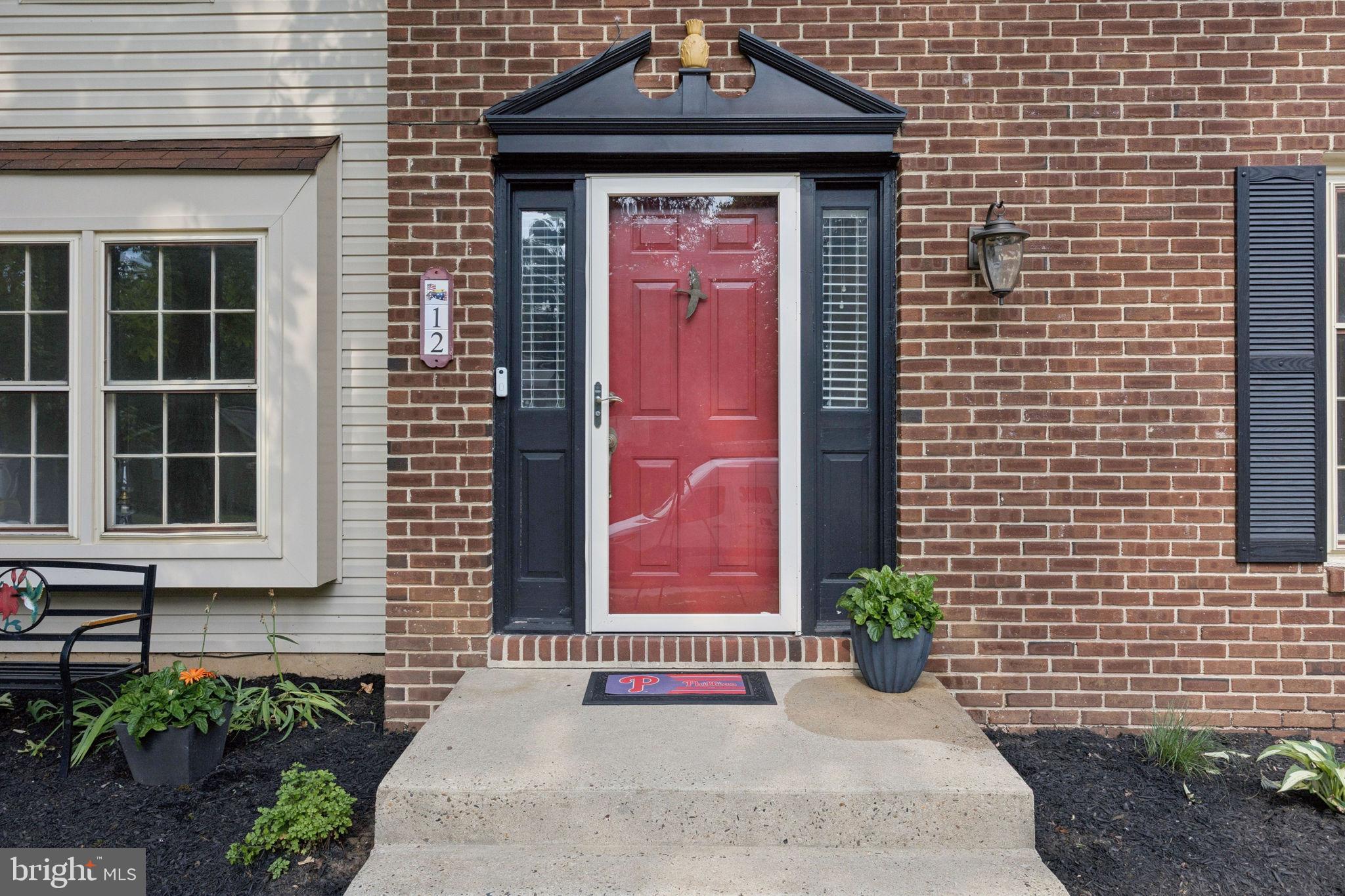 12 SHADOW OAK COURT