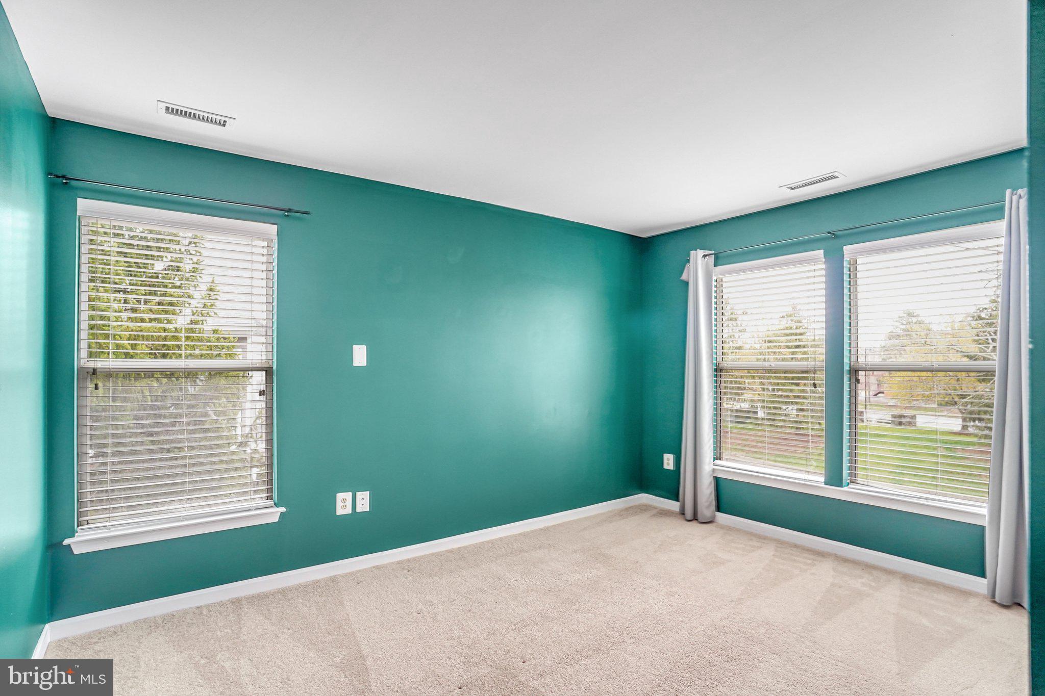 ASHBURN VILLAGE - Residential