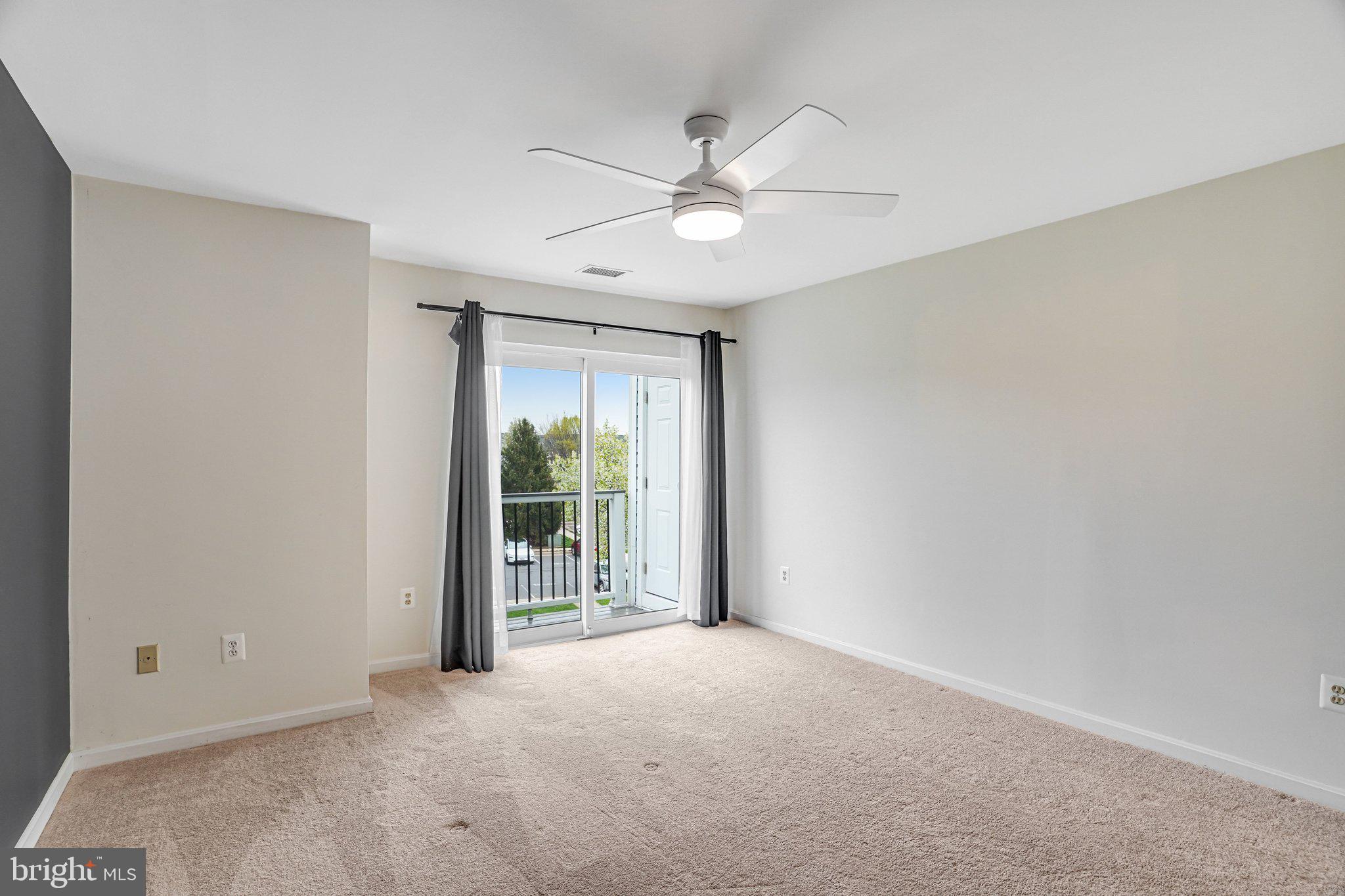 ASHBURN VILLAGE - Residential