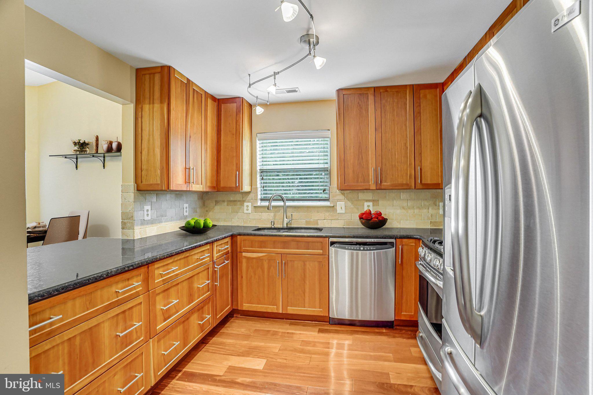 ASHBURN VILLAGE - Residential