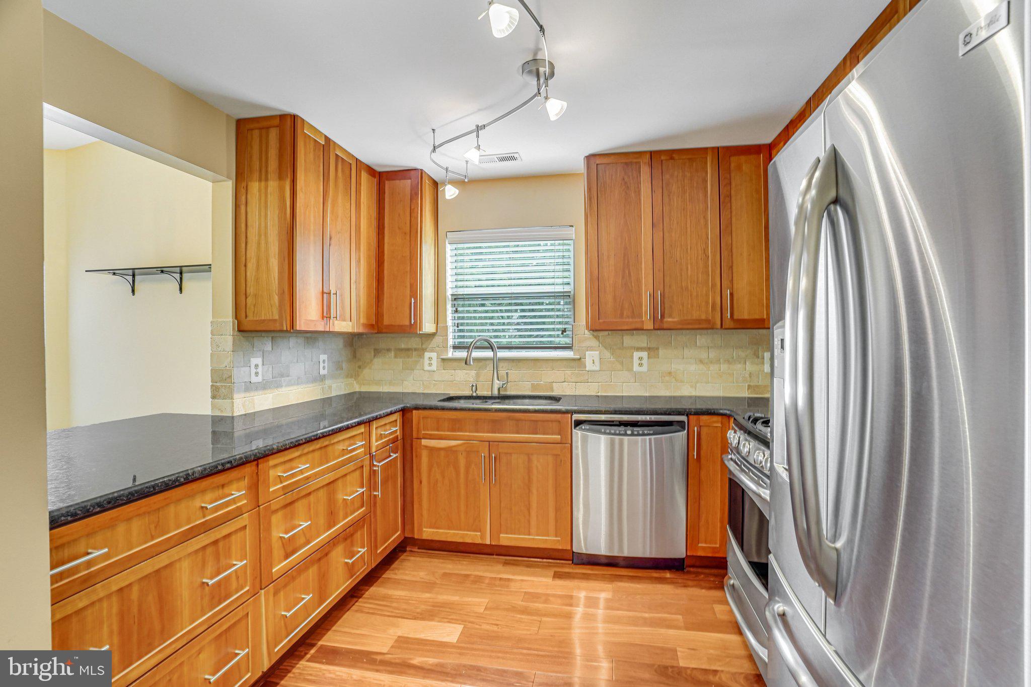 ASHBURN VILLAGE - Residential