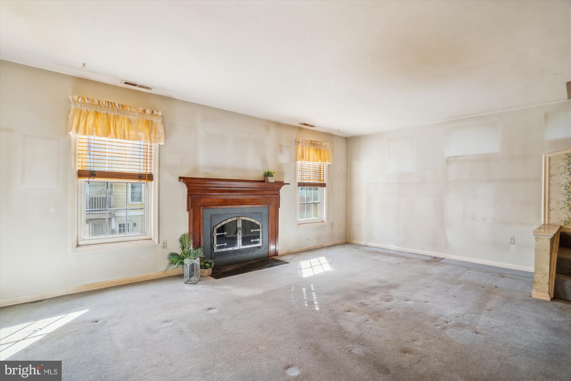 CROFTON MEWS CONDO - Residential