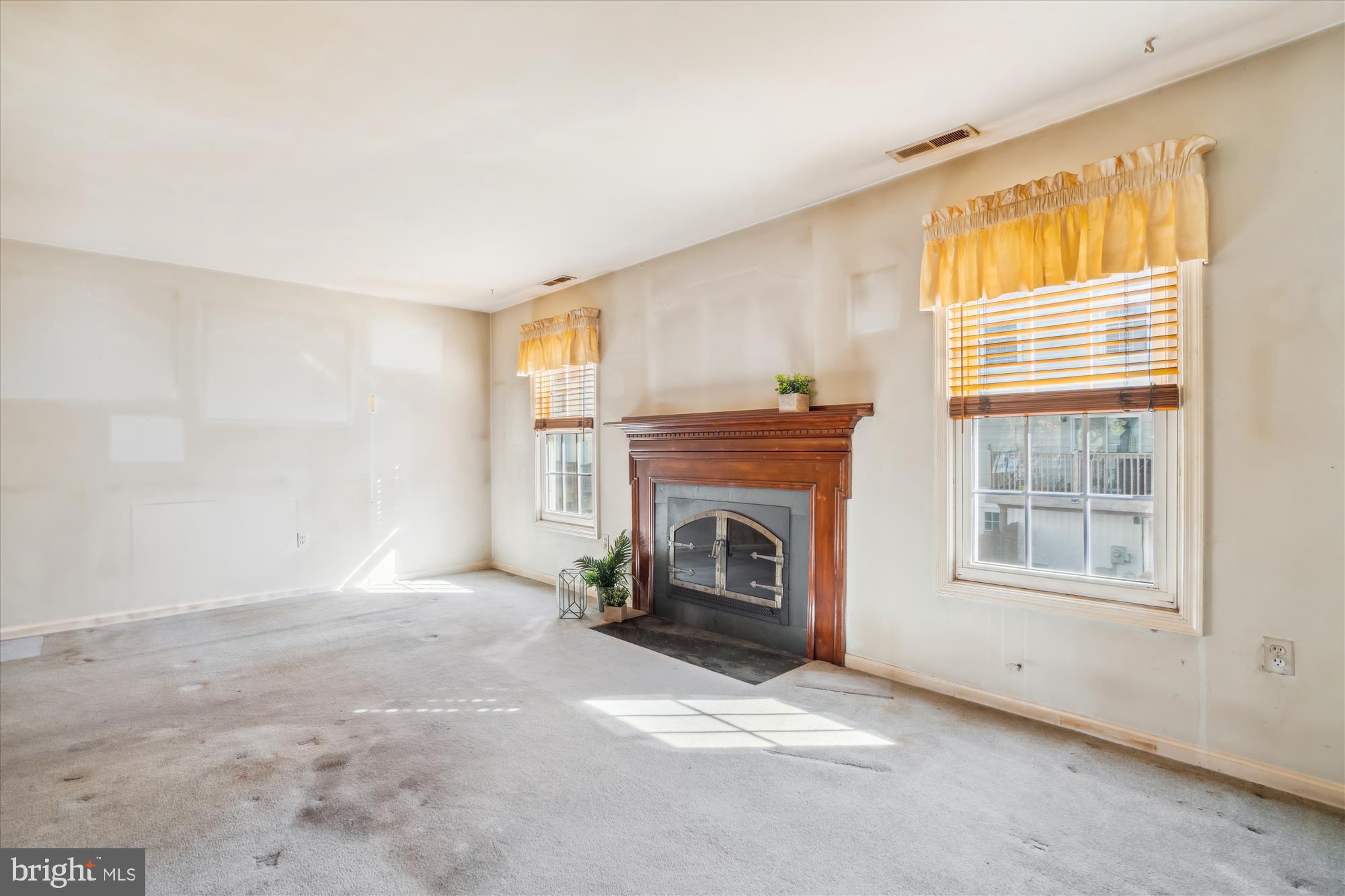 CROFTON MEWS CONDO - Residential