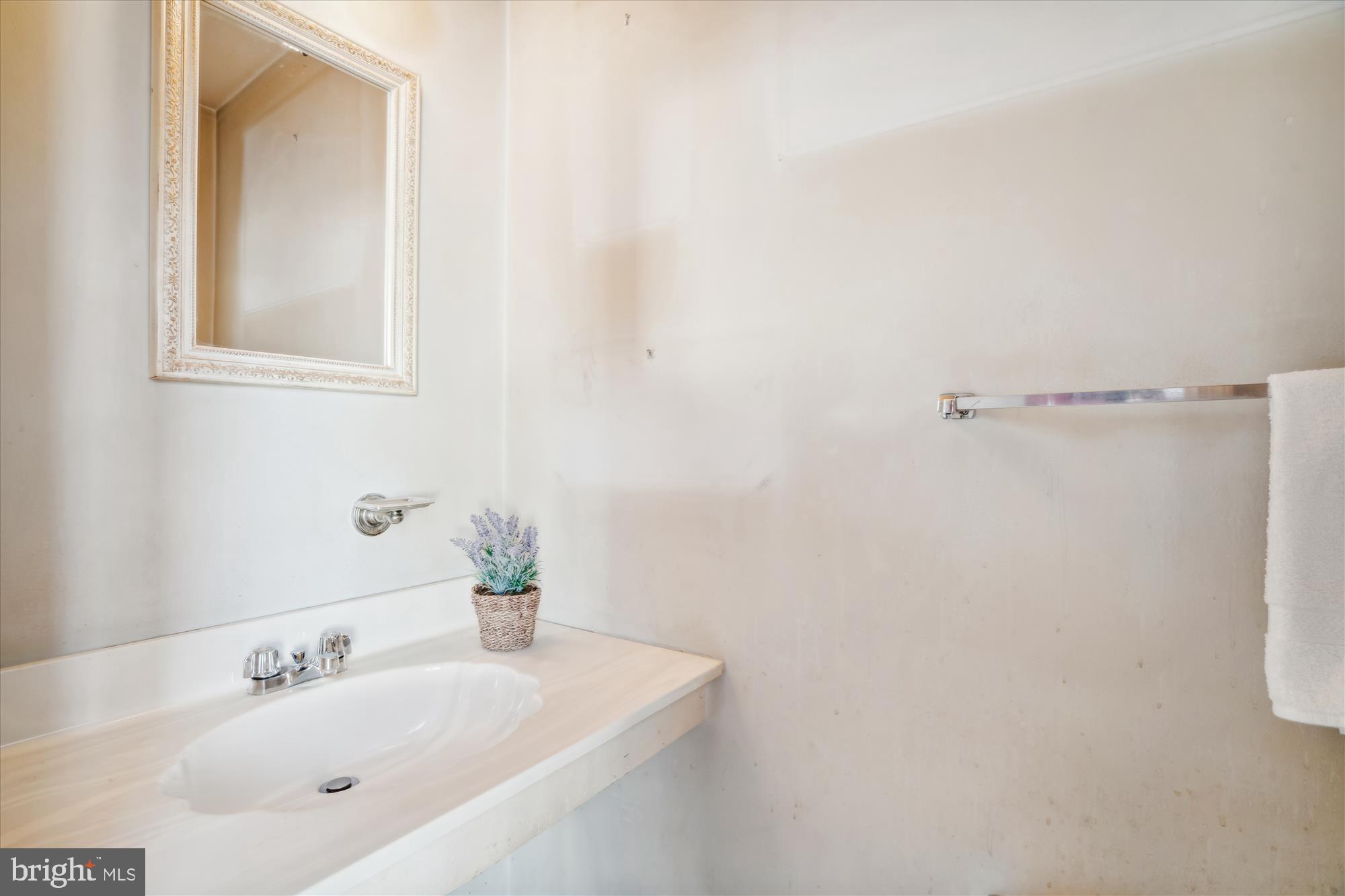 CROFTON MEWS CONDO - Residential