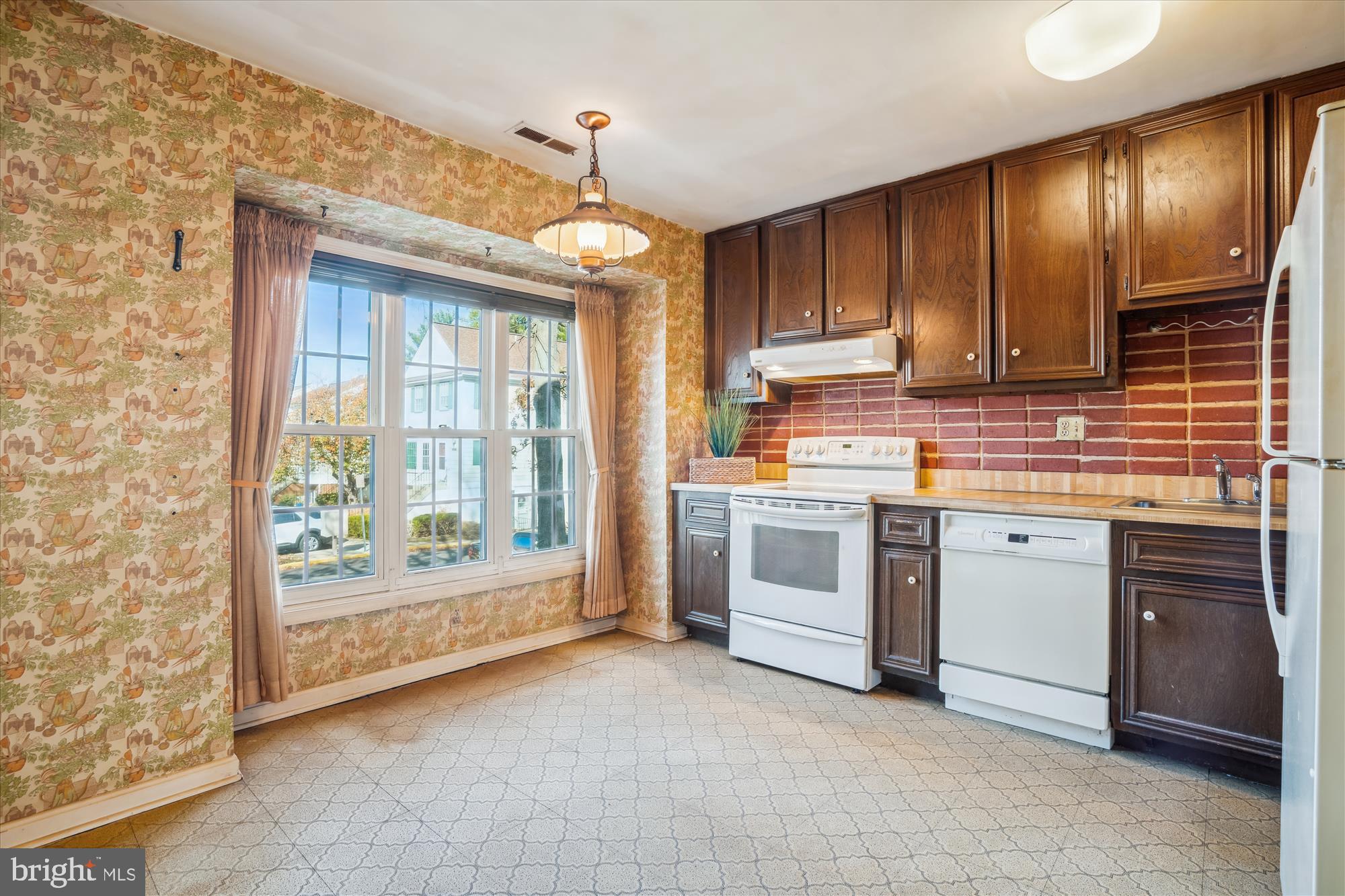 CROFTON MEWS CONDO - Residential