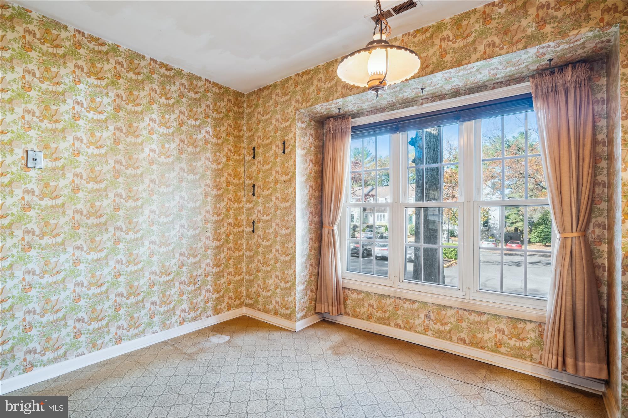 CROFTON MEWS CONDO - Residential