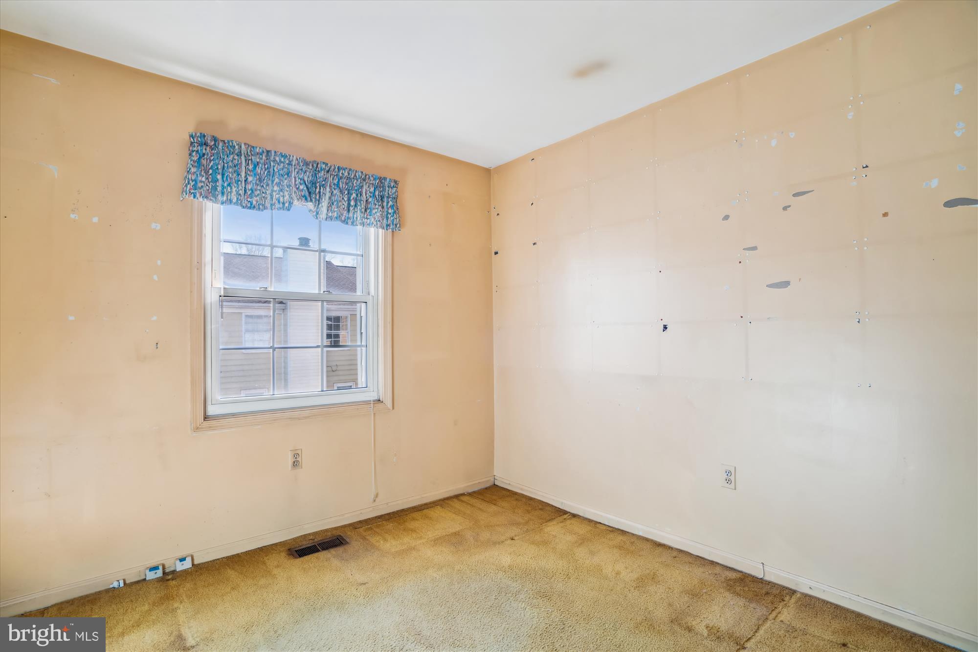 CROFTON MEWS CONDO - Residential