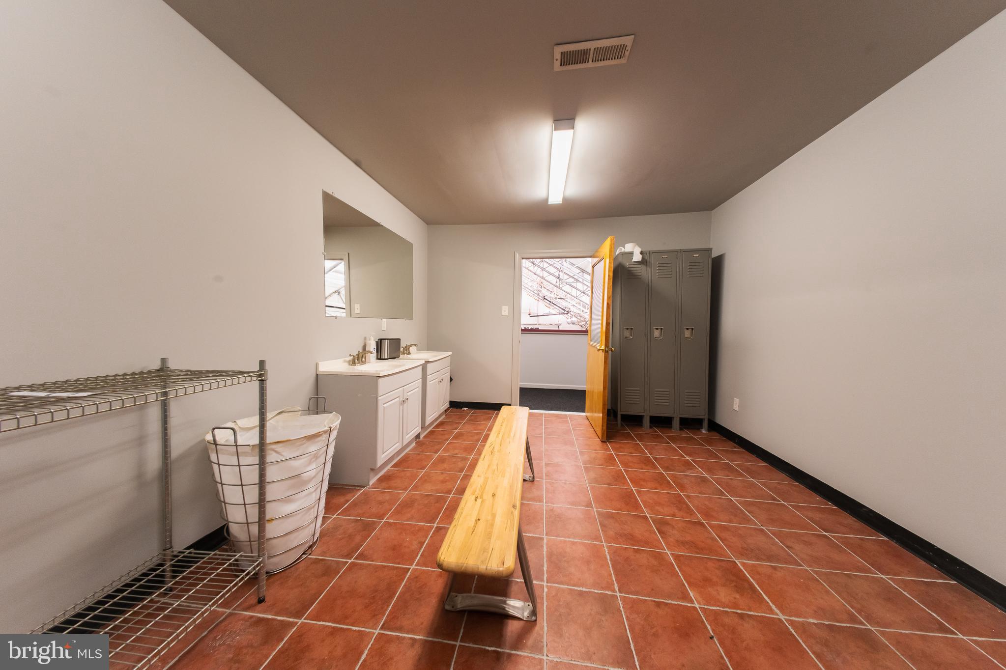 GERMANTOWN - Commercial Sale