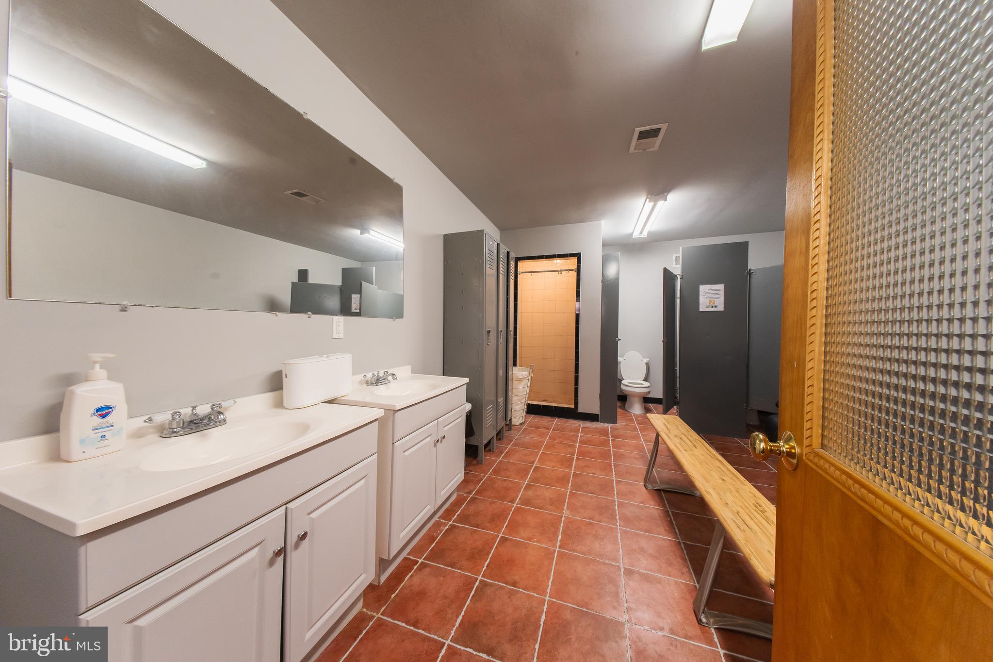 GERMANTOWN - Commercial Sale