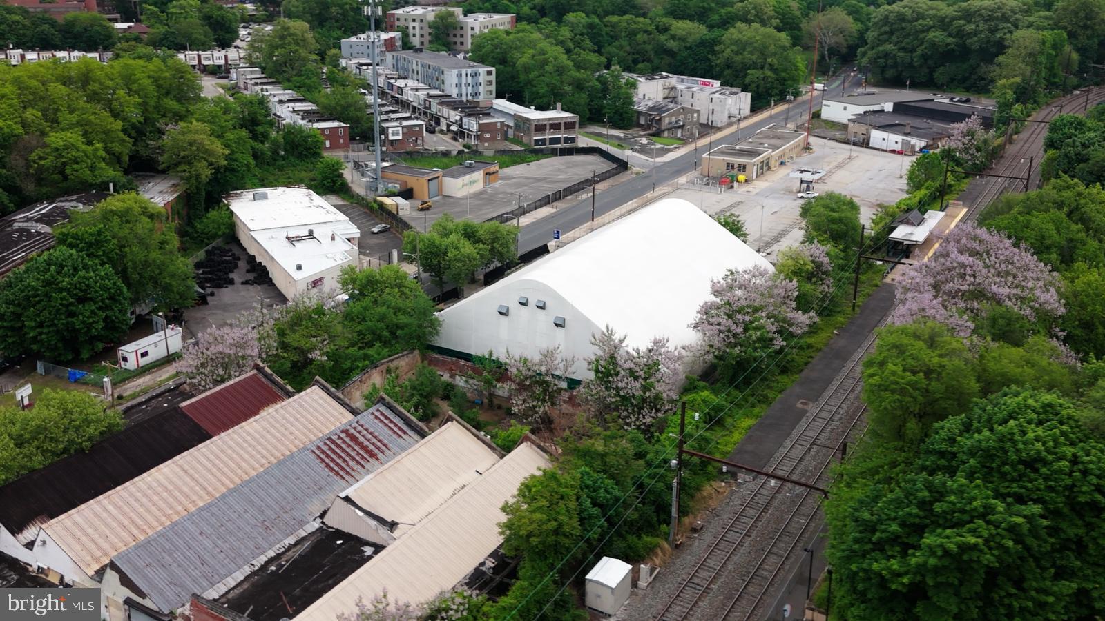 GERMANTOWN - Commercial Sale