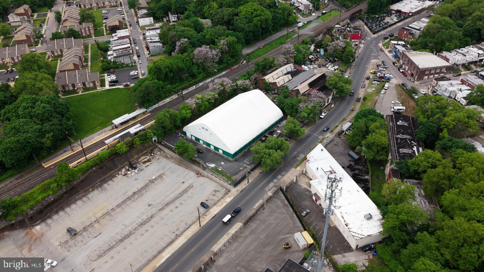 GERMANTOWN - Commercial Sale