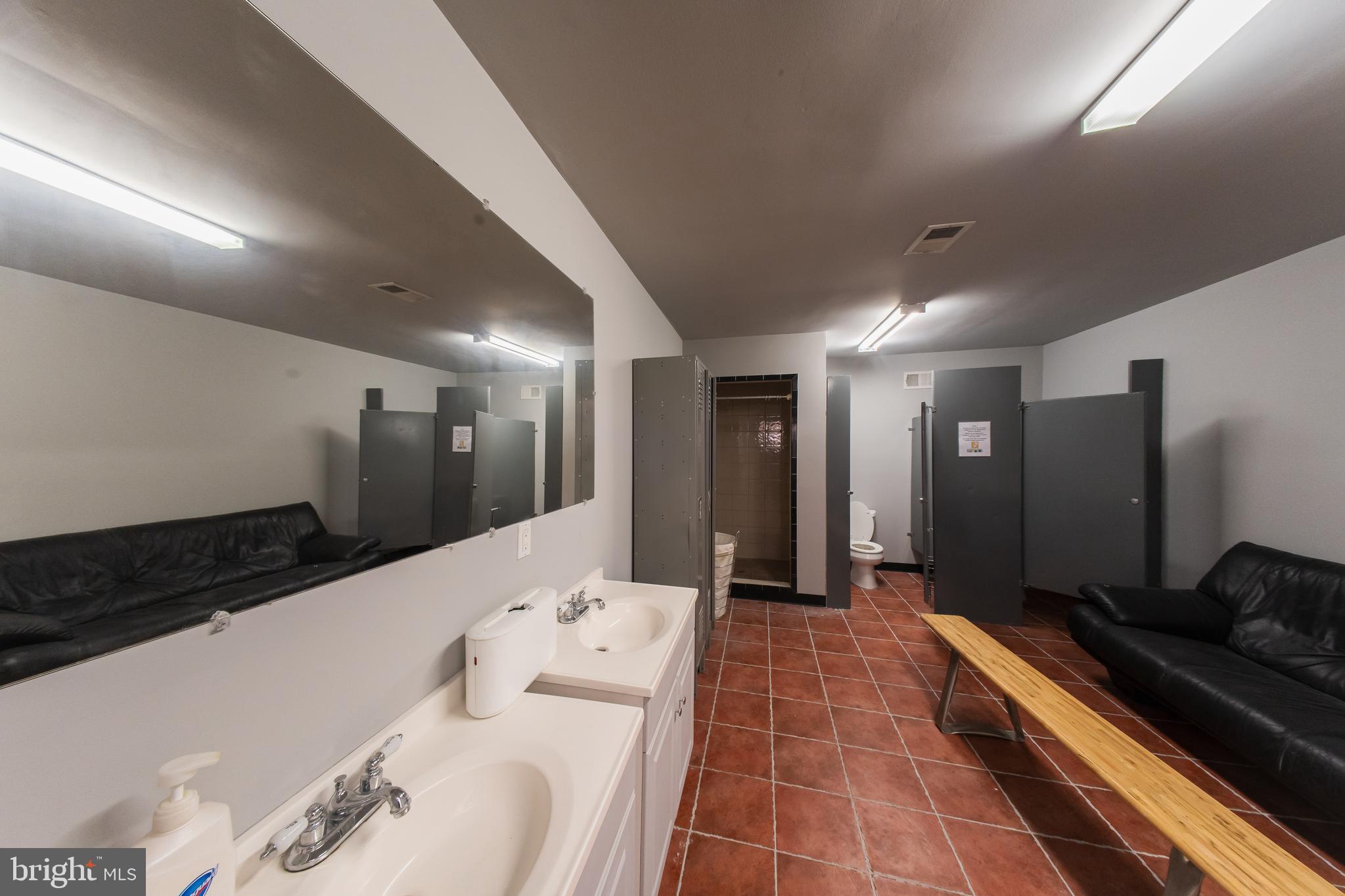 GERMANTOWN - Commercial Sale