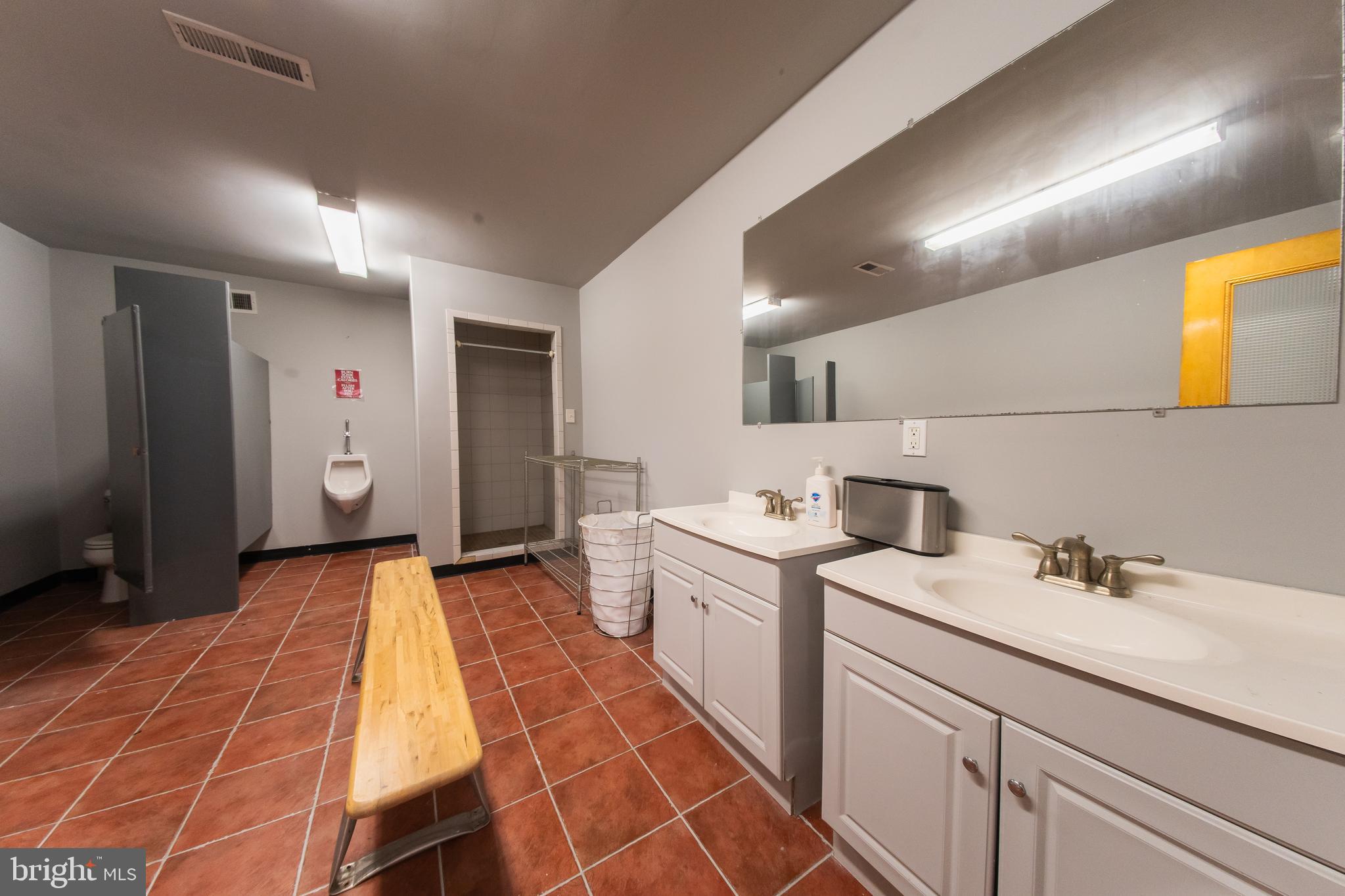 GERMANTOWN - Commercial Sale