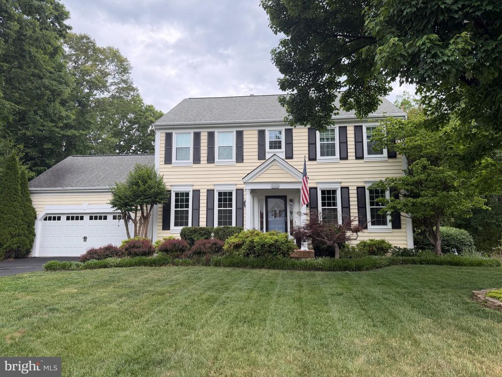 Photo of 10610 Edinburgh Drive, SPOTSYLVANIA, VA 22553 (MLS # VASP2041854)