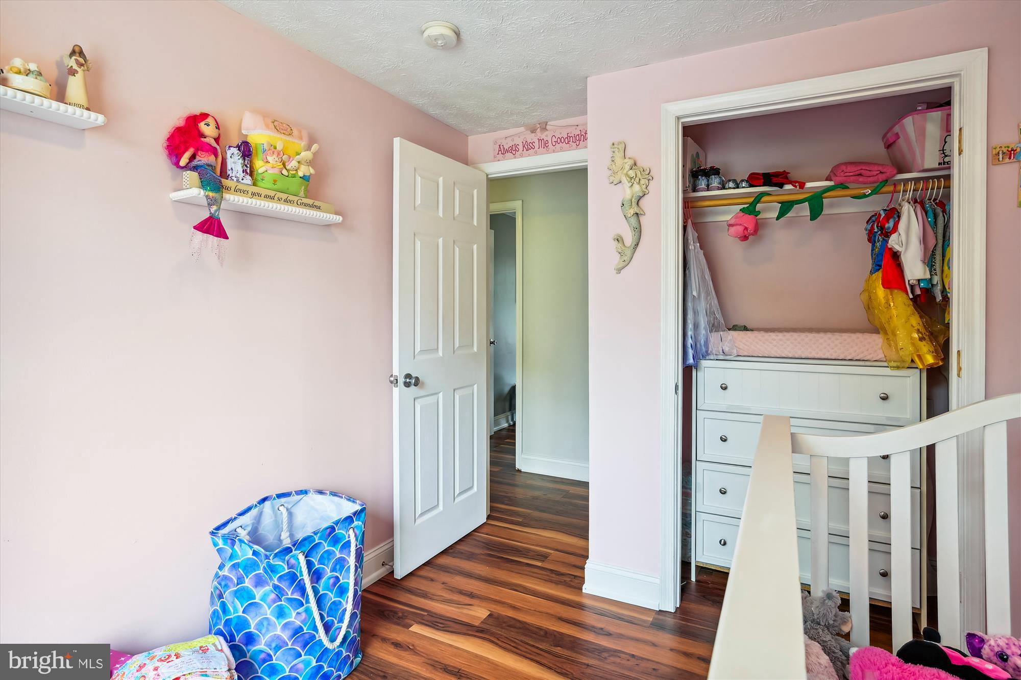 WHISPERING WOODS - Residential