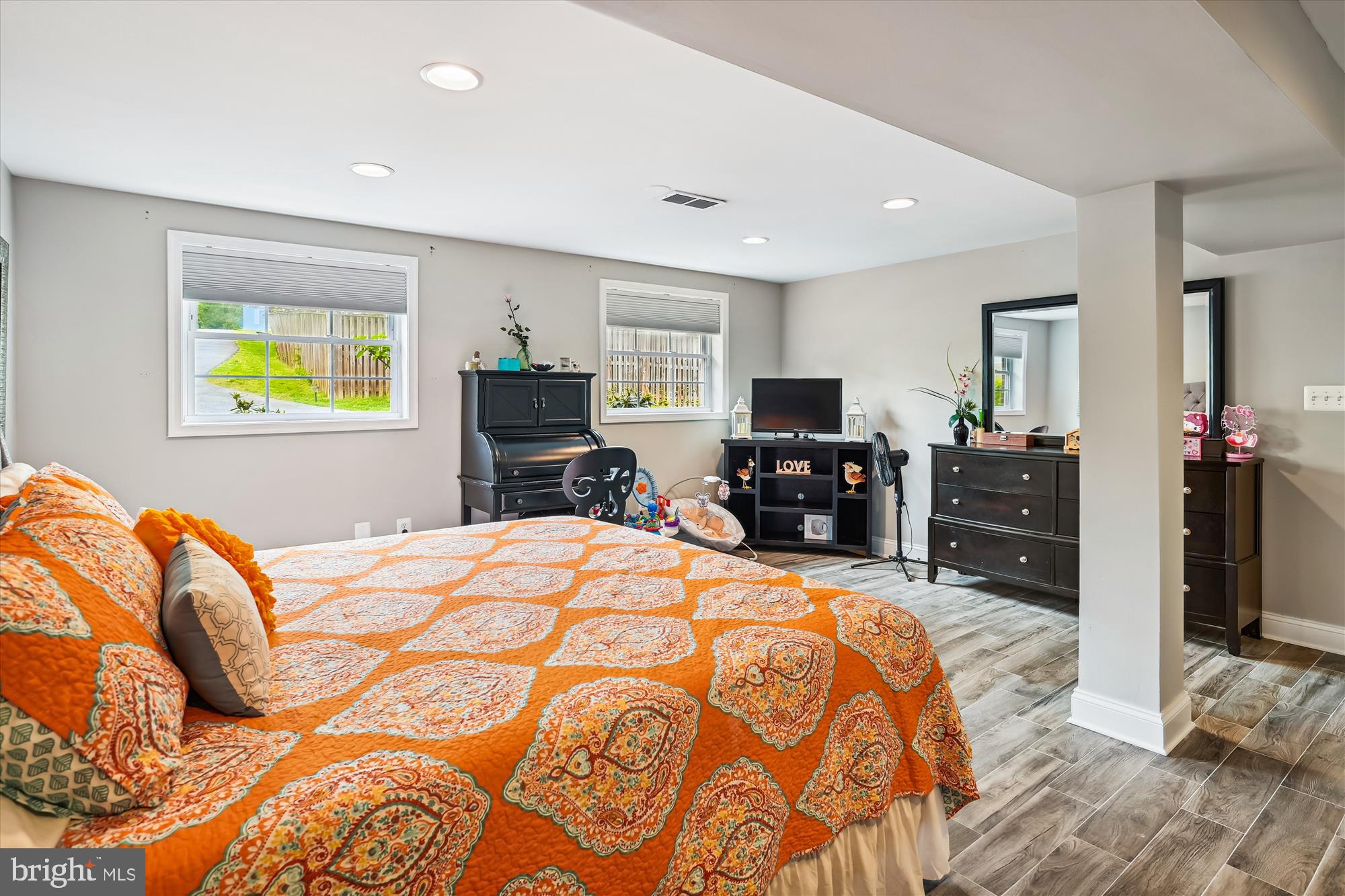 WHISPERING WOODS - Residential