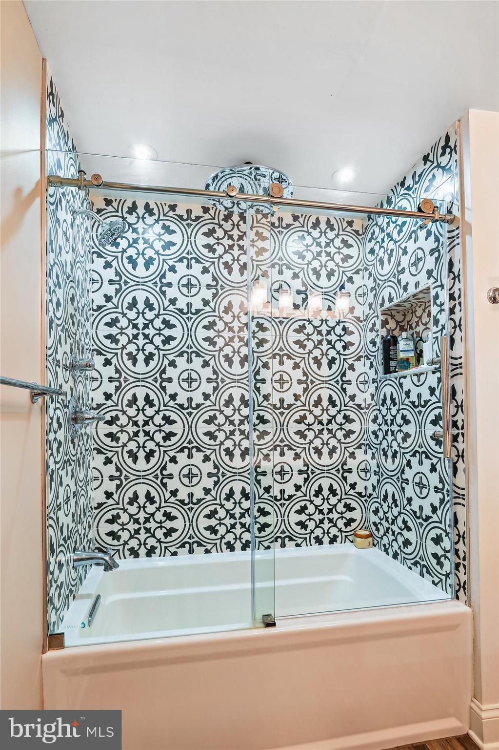 WHISPERING WOODS - Residential