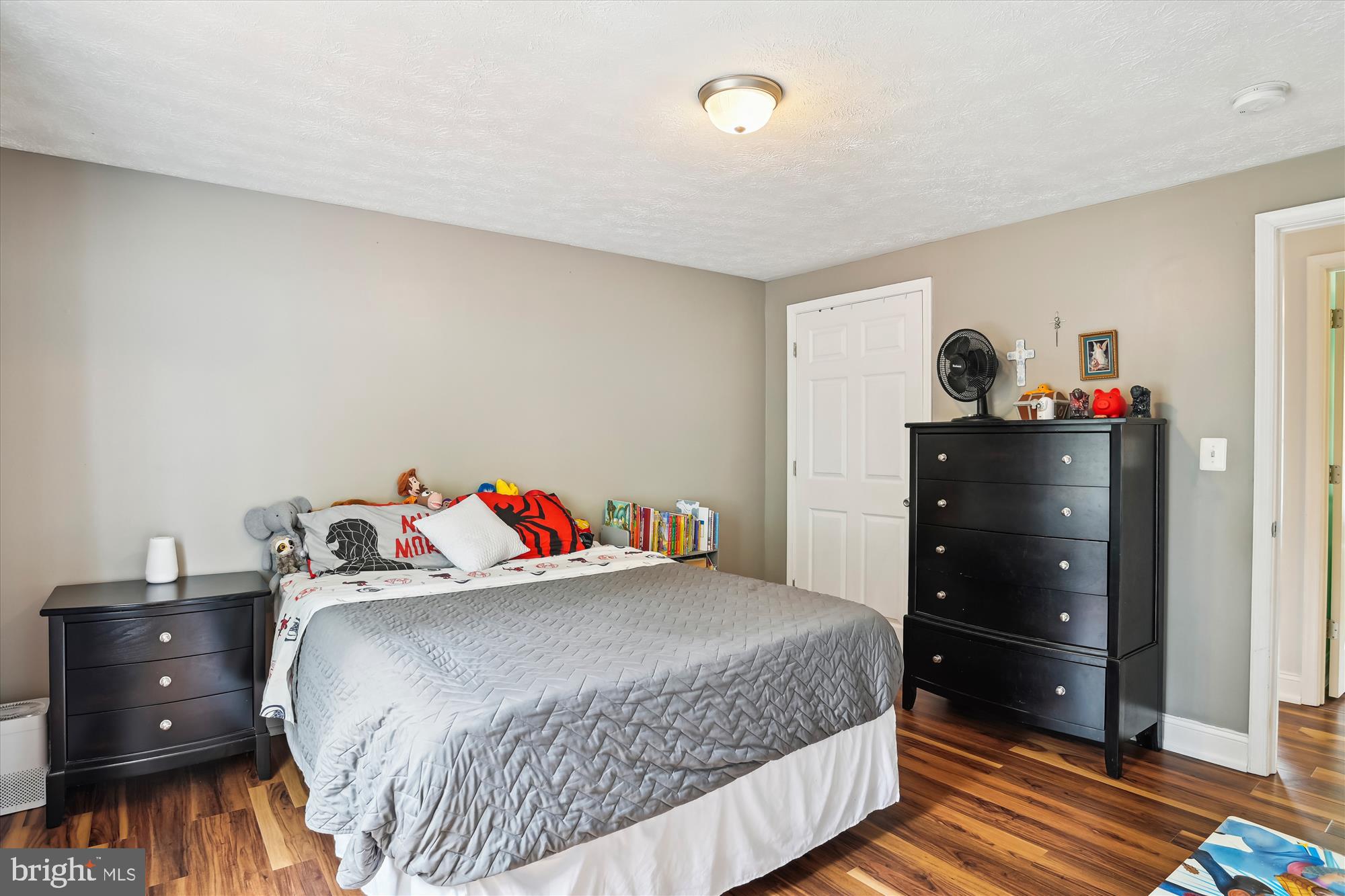 WHISPERING WOODS - Residential