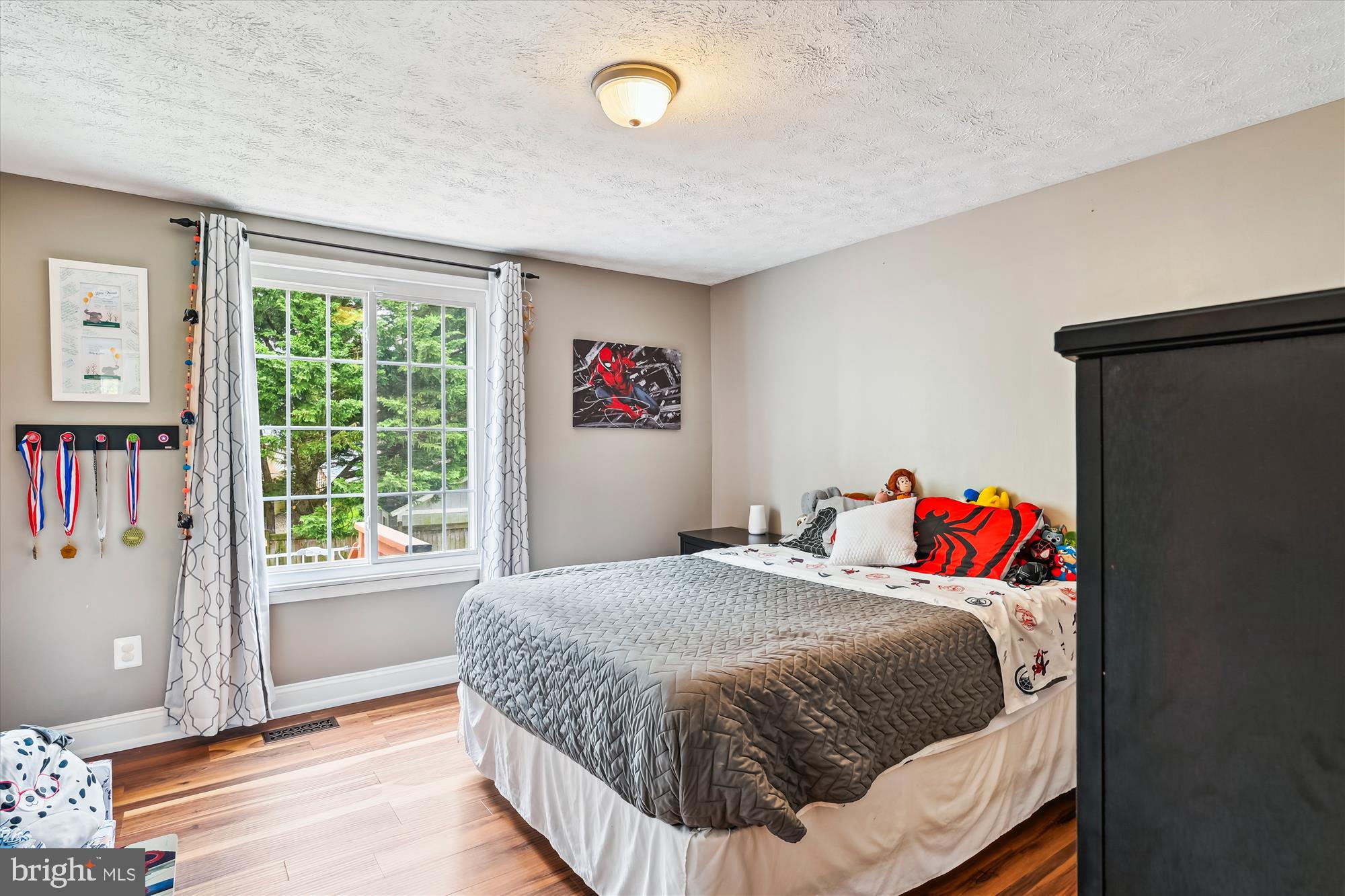 WHISPERING WOODS - Residential