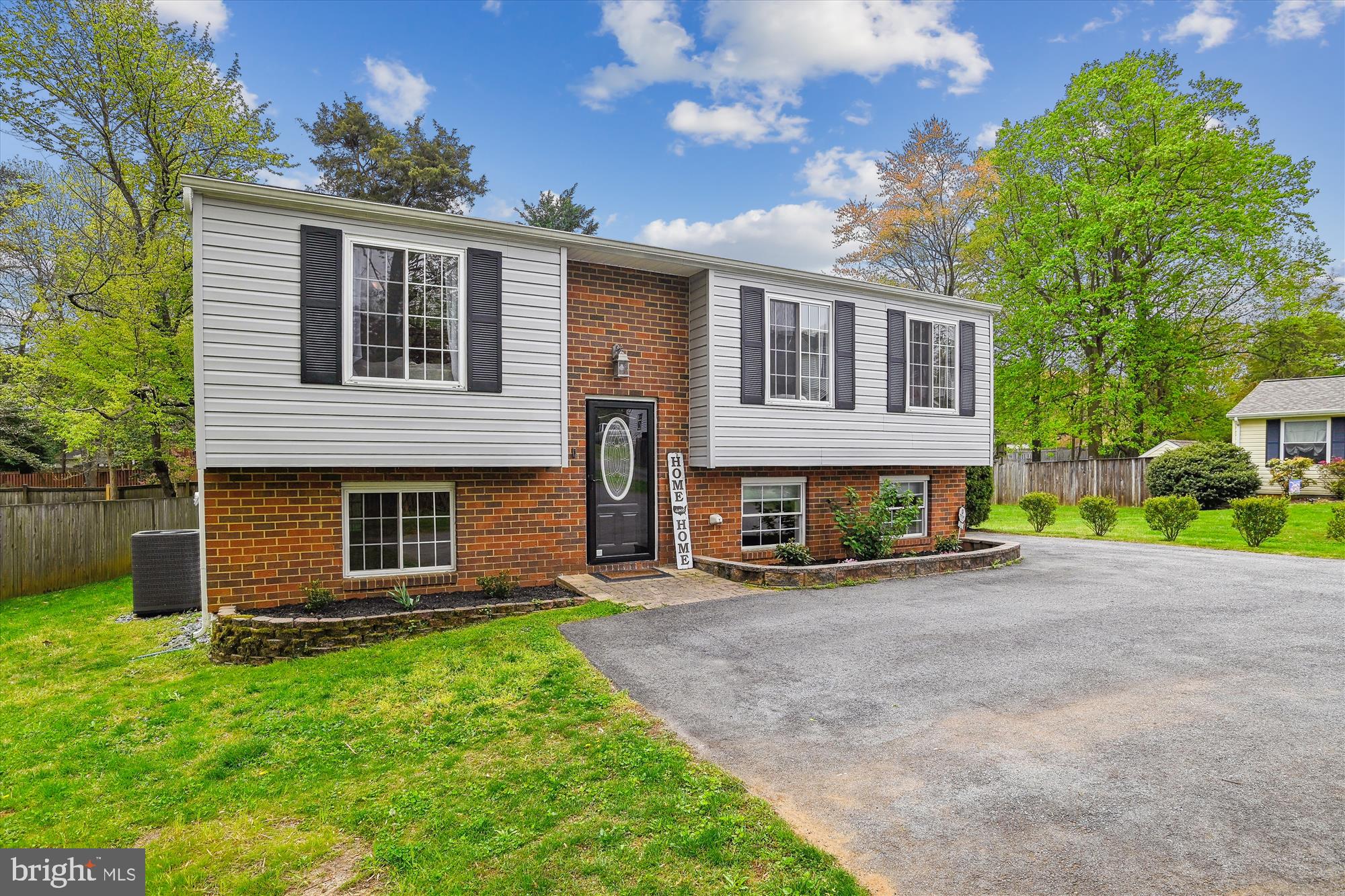 WHISPERING WOODS - Residential