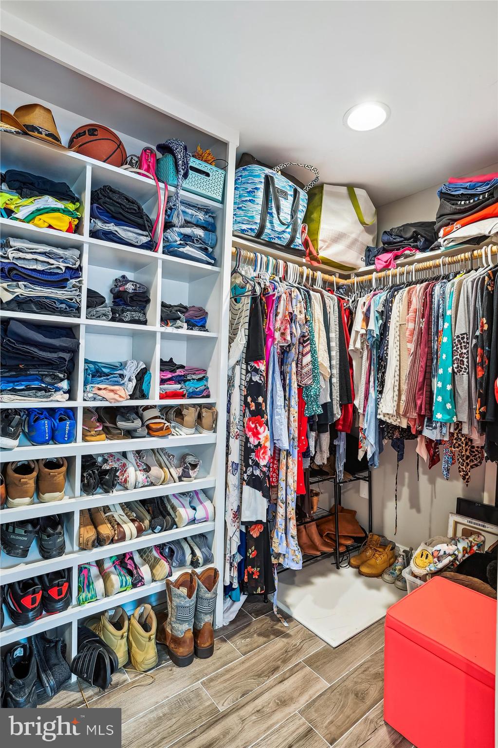 WHISPERING WOODS - Residential