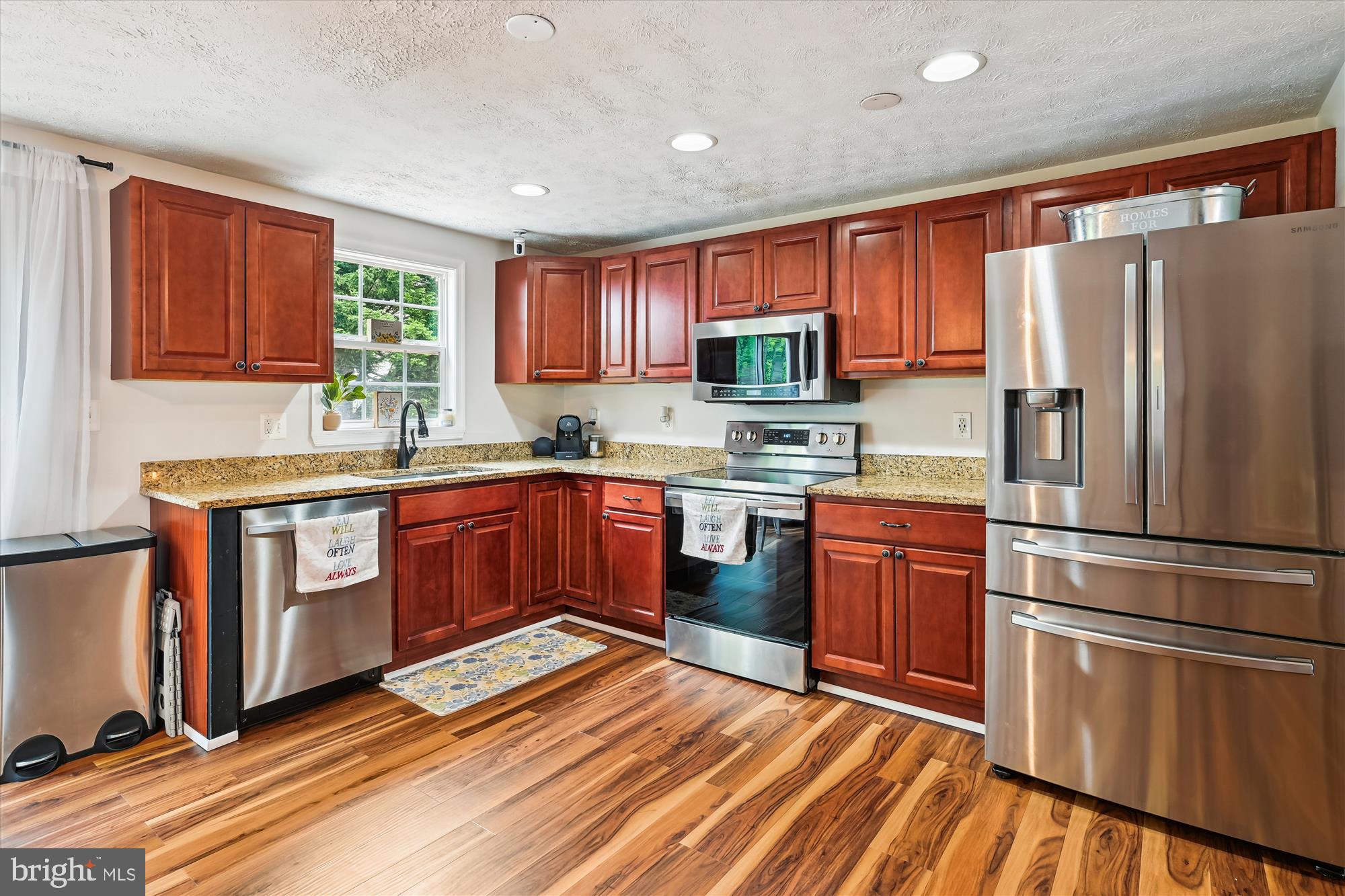 WHISPERING WOODS - Residential