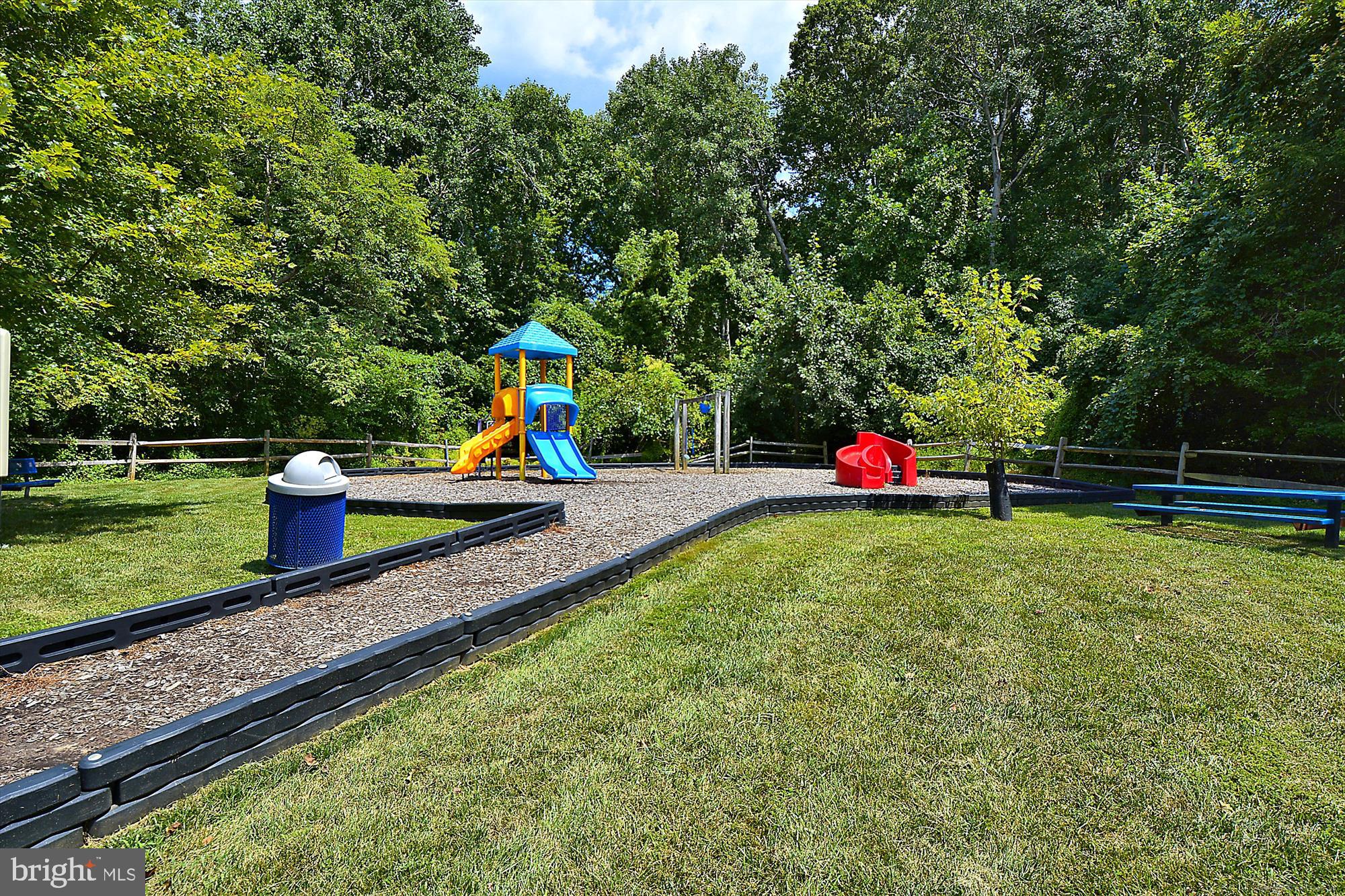 WHISPERING WOODS - Residential