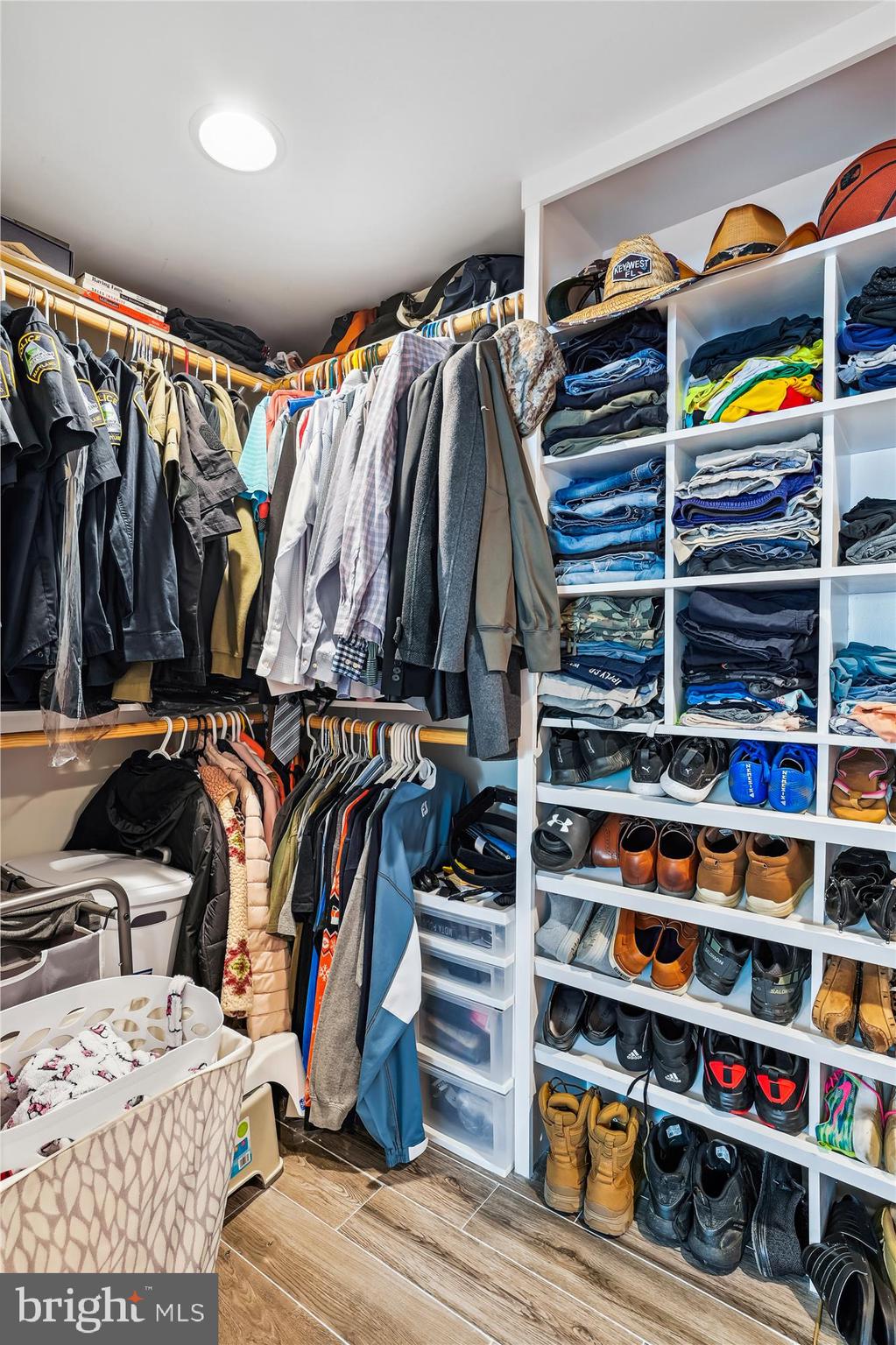 WHISPERING WOODS - Residential