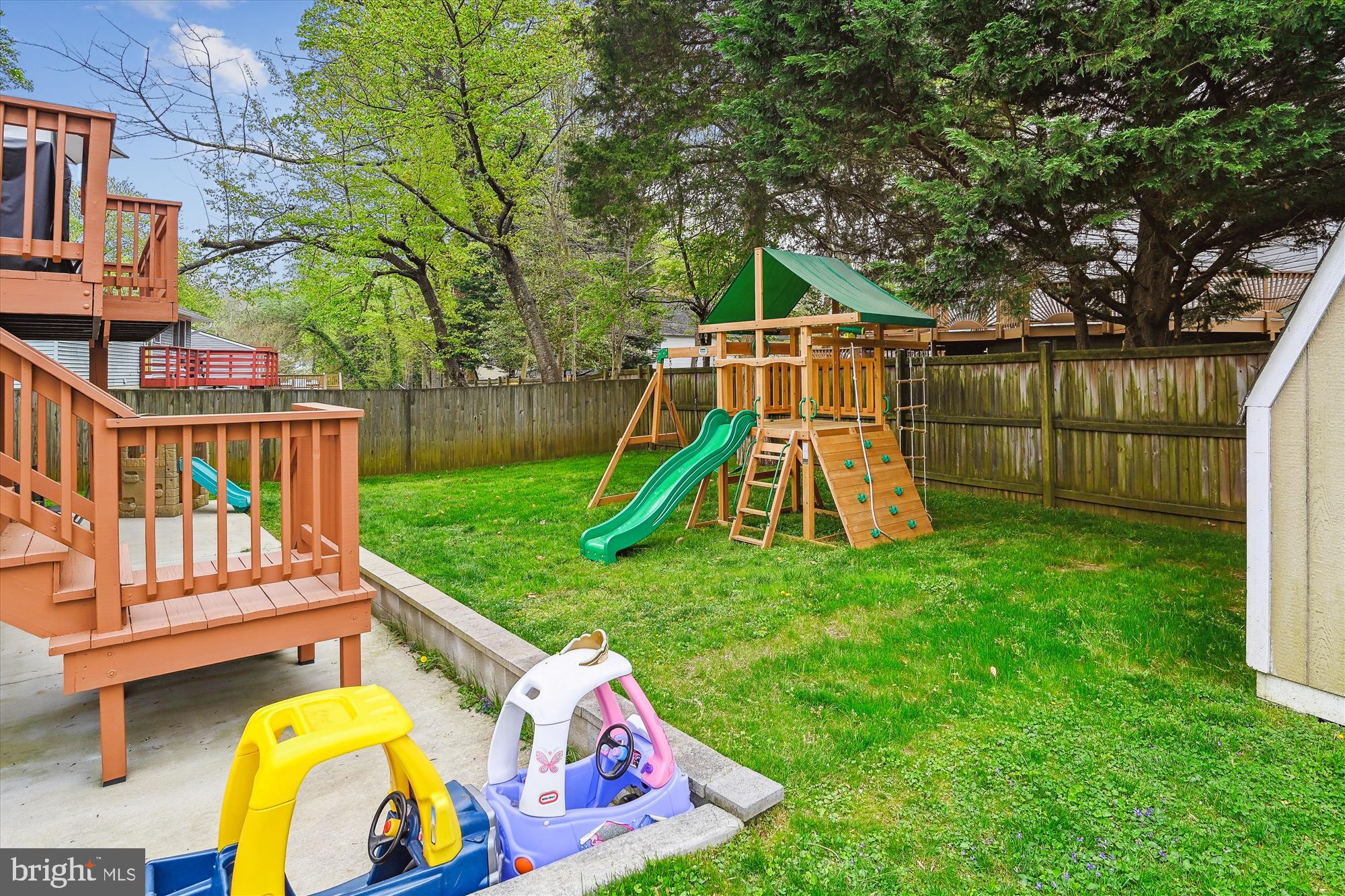 WHISPERING WOODS - Residential