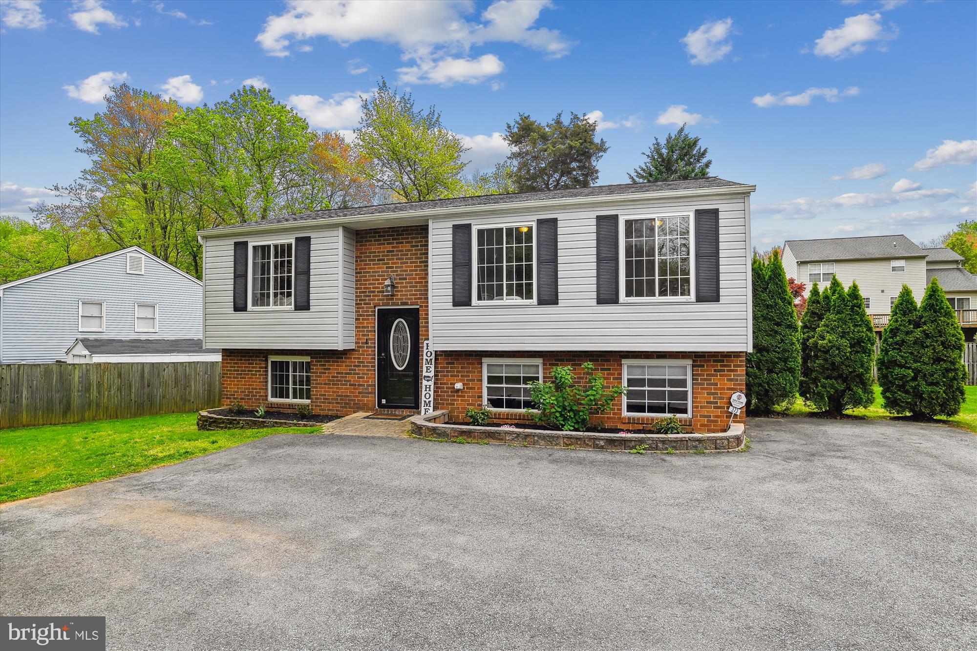 WHISPERING WOODS - Residential