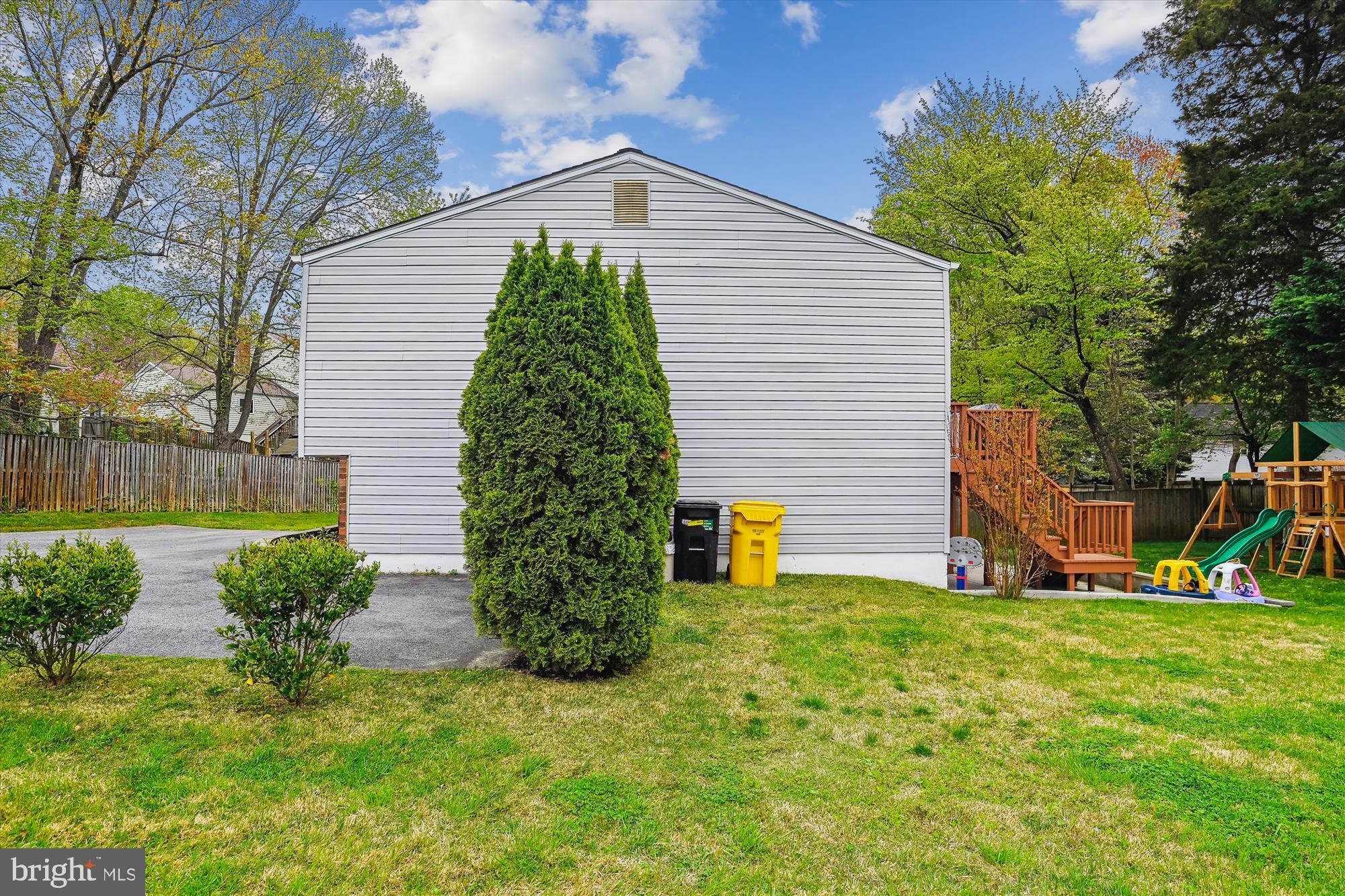 WHISPERING WOODS - Residential