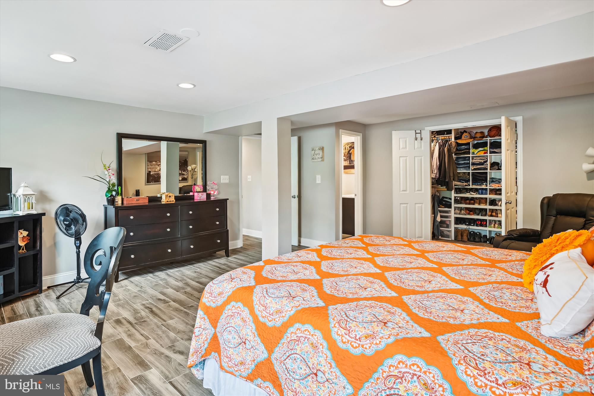 WHISPERING WOODS - Residential