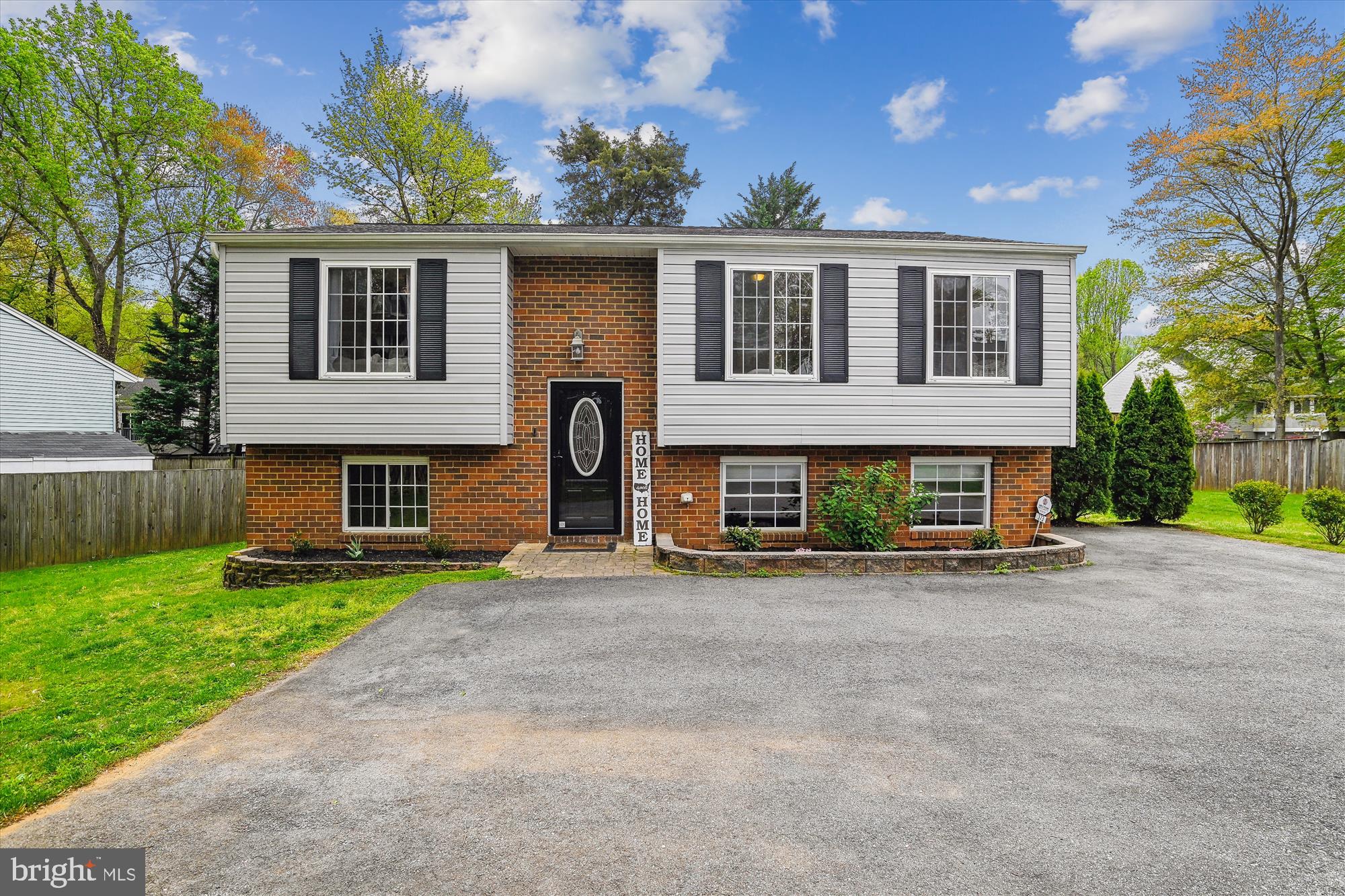 WHISPERING WOODS - Residential