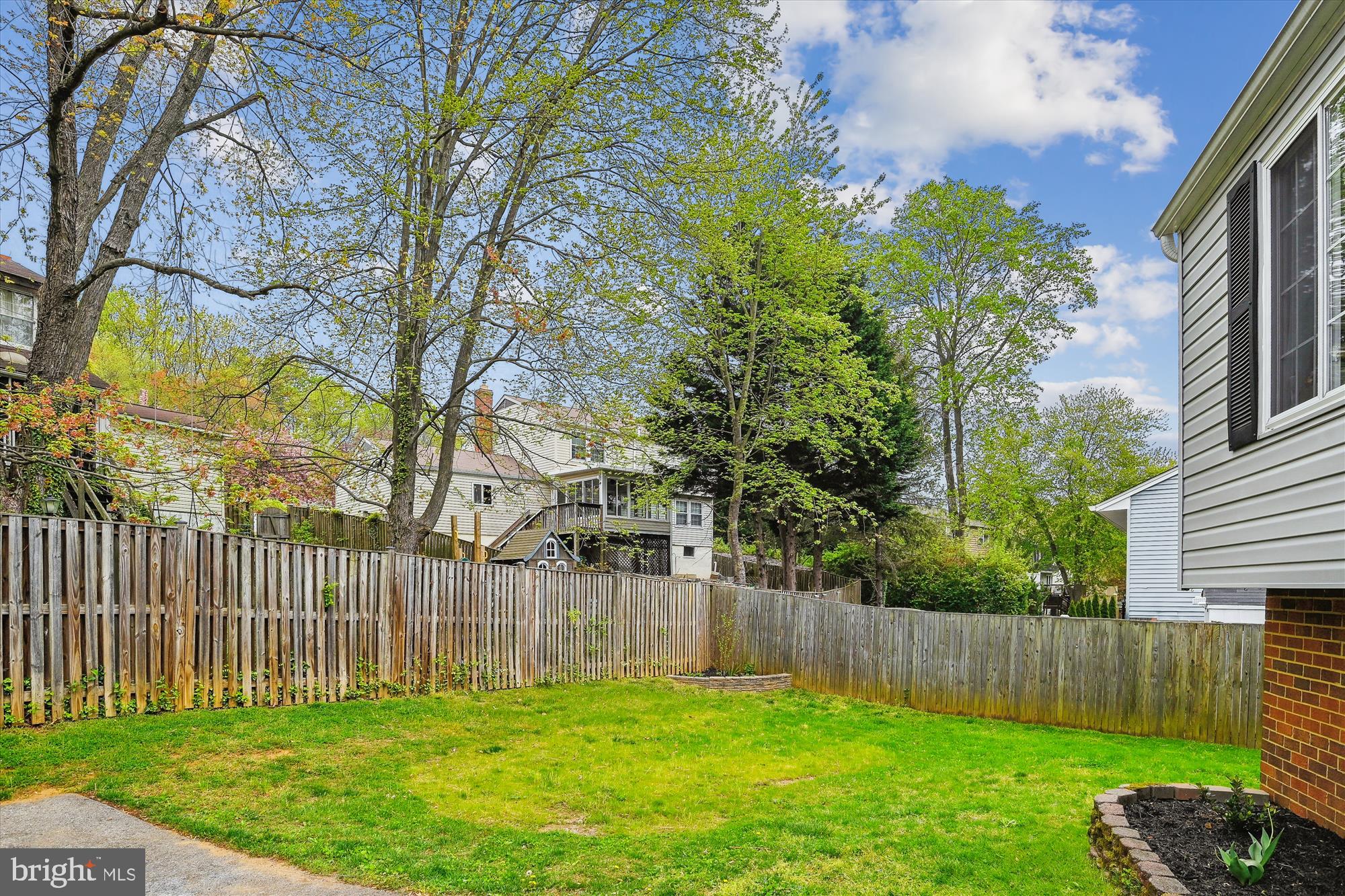 WHISPERING WOODS - Residential