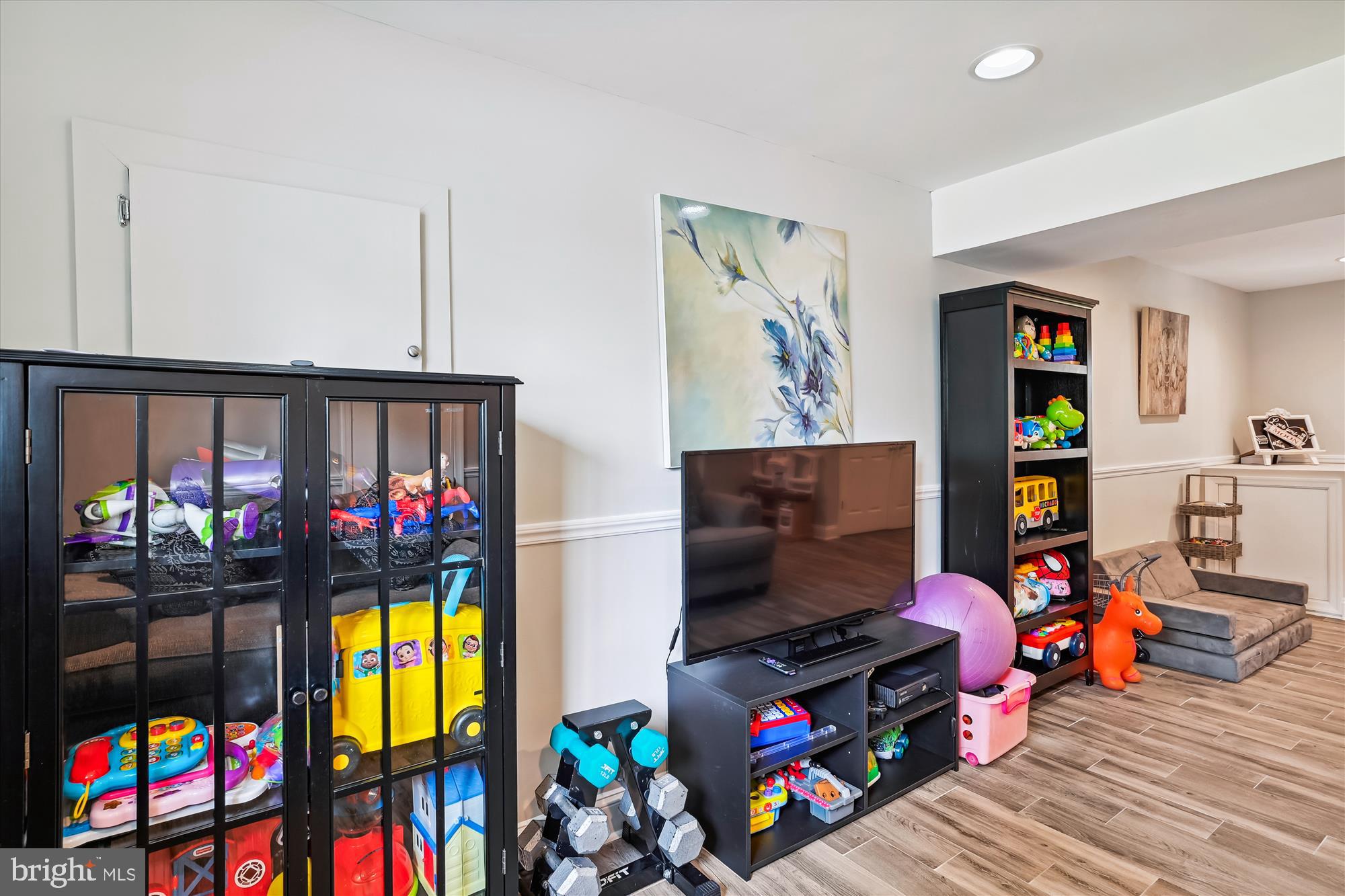 WHISPERING WOODS - Residential