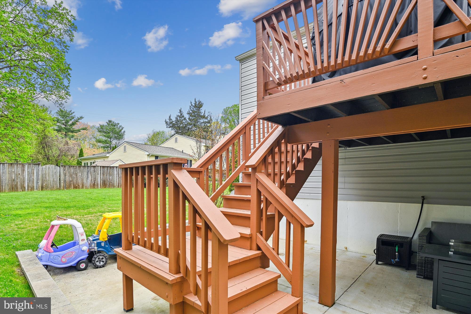 WHISPERING WOODS - Residential