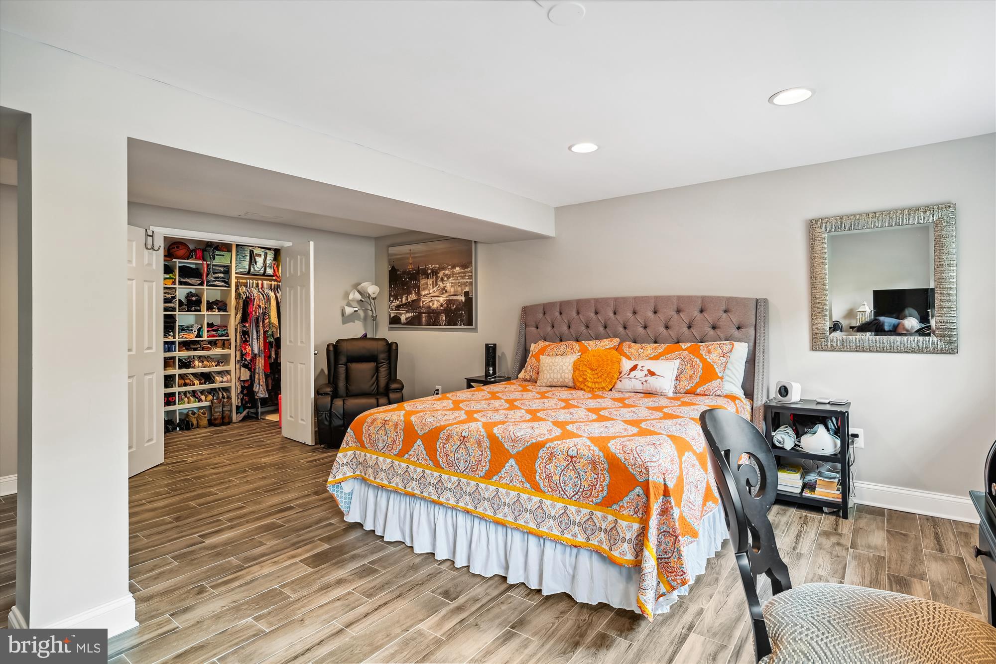 WHISPERING WOODS - Residential