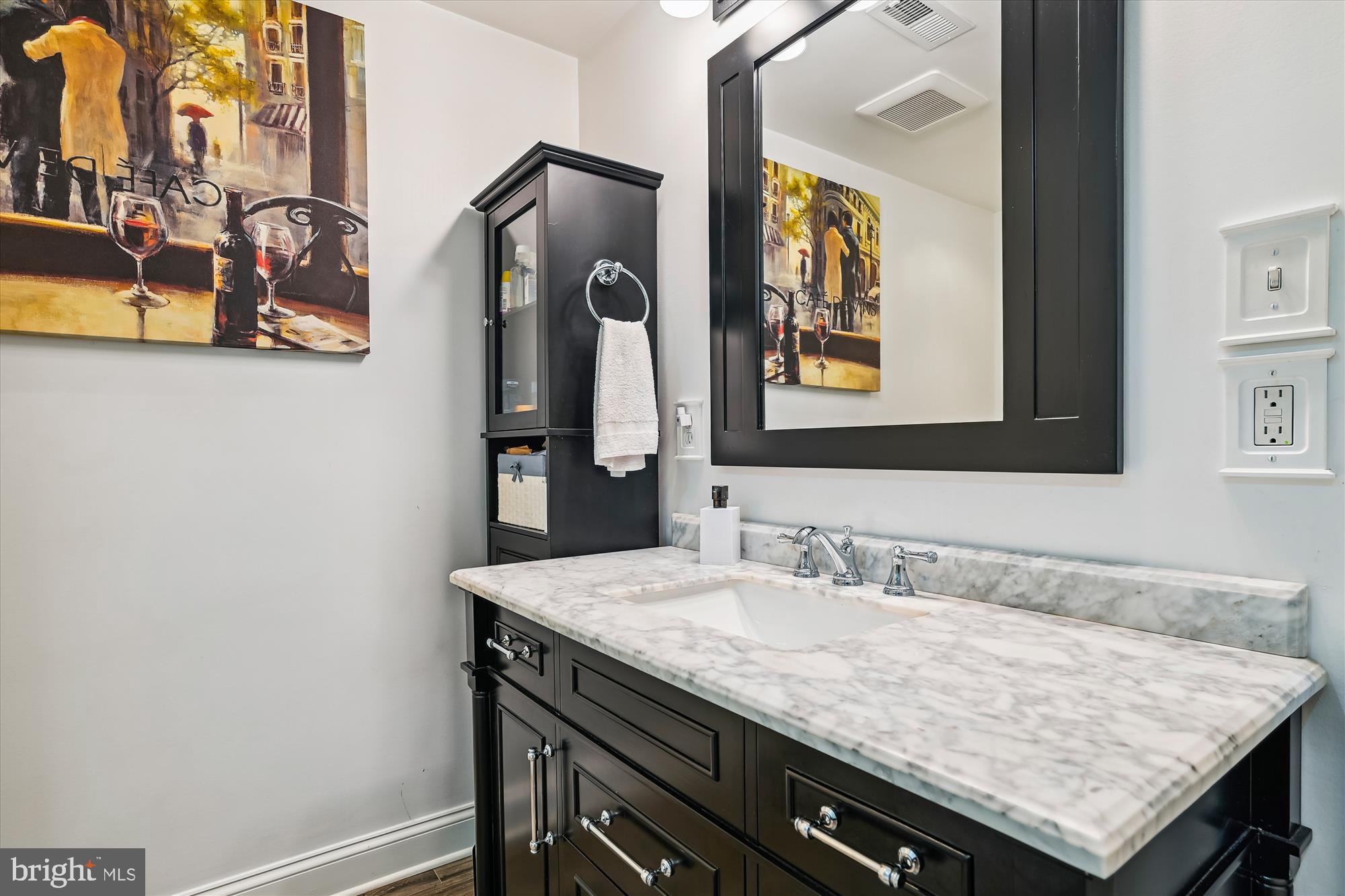 WHISPERING WOODS - Residential