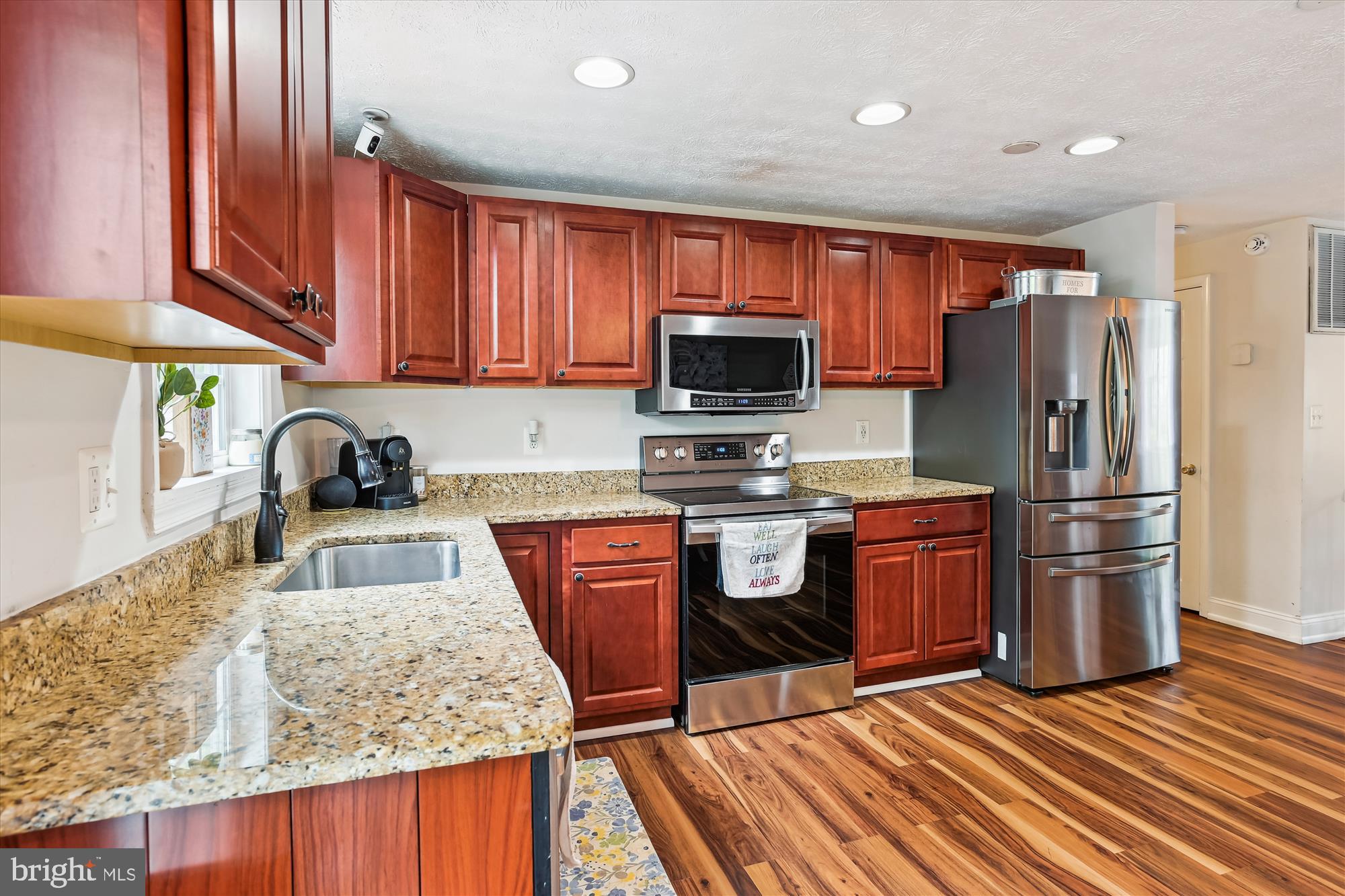 WHISPERING WOODS - Residential