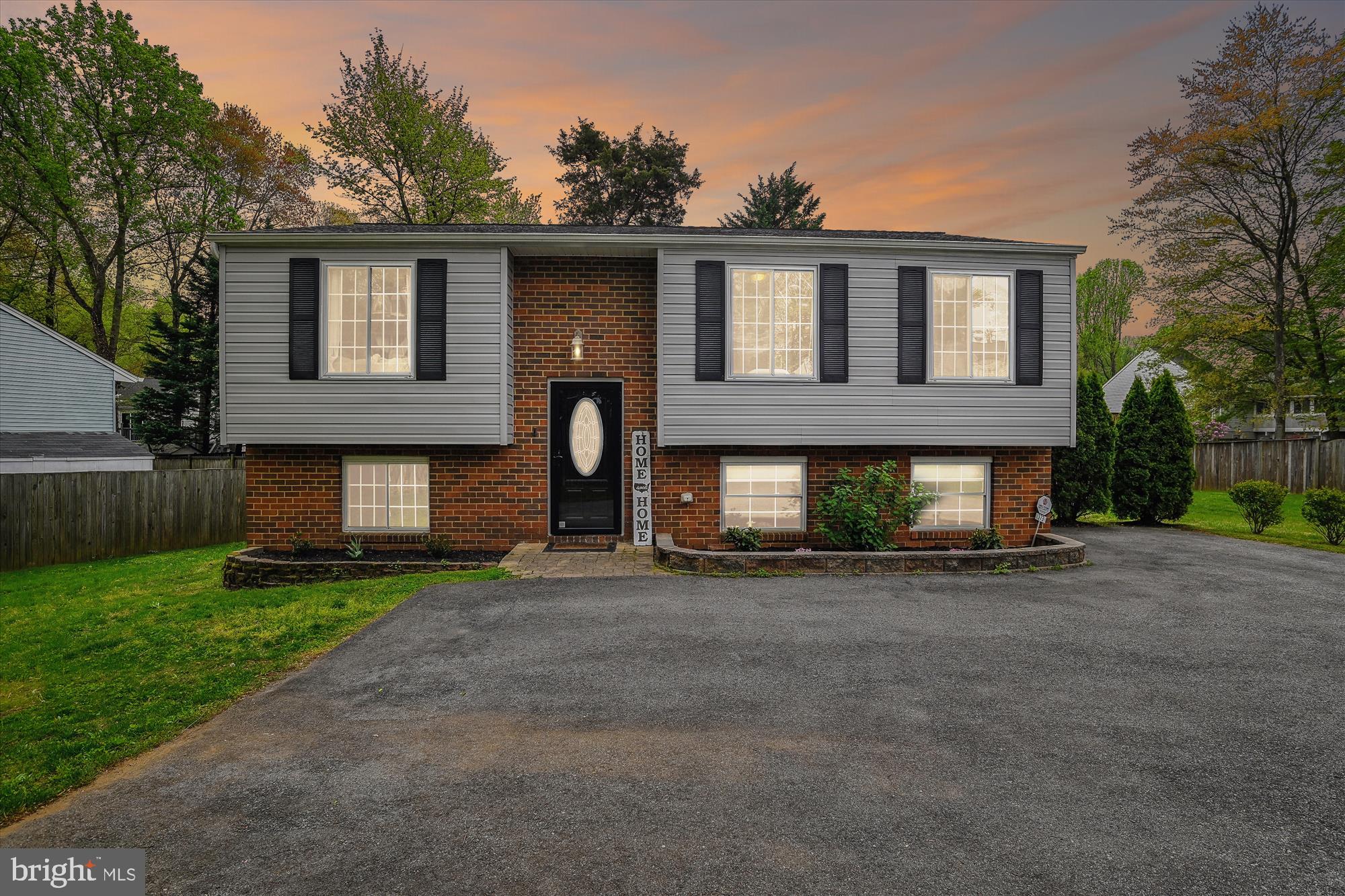 WHISPERING WOODS - Residential